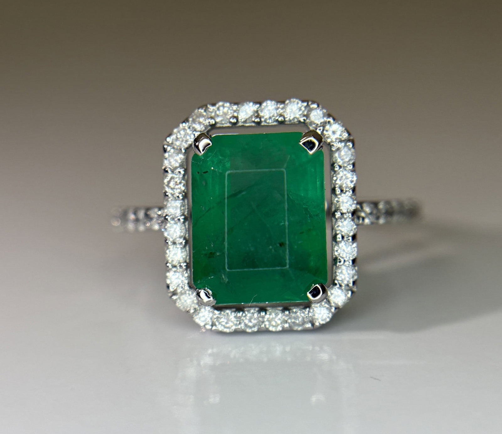 Beautiful 3.50 CT Natural Emerald Ring With Natural Diamonds & Platinum 950: Title: Beautiful 3.50 CT Natural Emerald Ring With Natural Diamonds & Platinum 950 Description: Beautiful 3.50 CT Natural Emerald Ring With Natural Diamonds & Platinum 950 Description:<