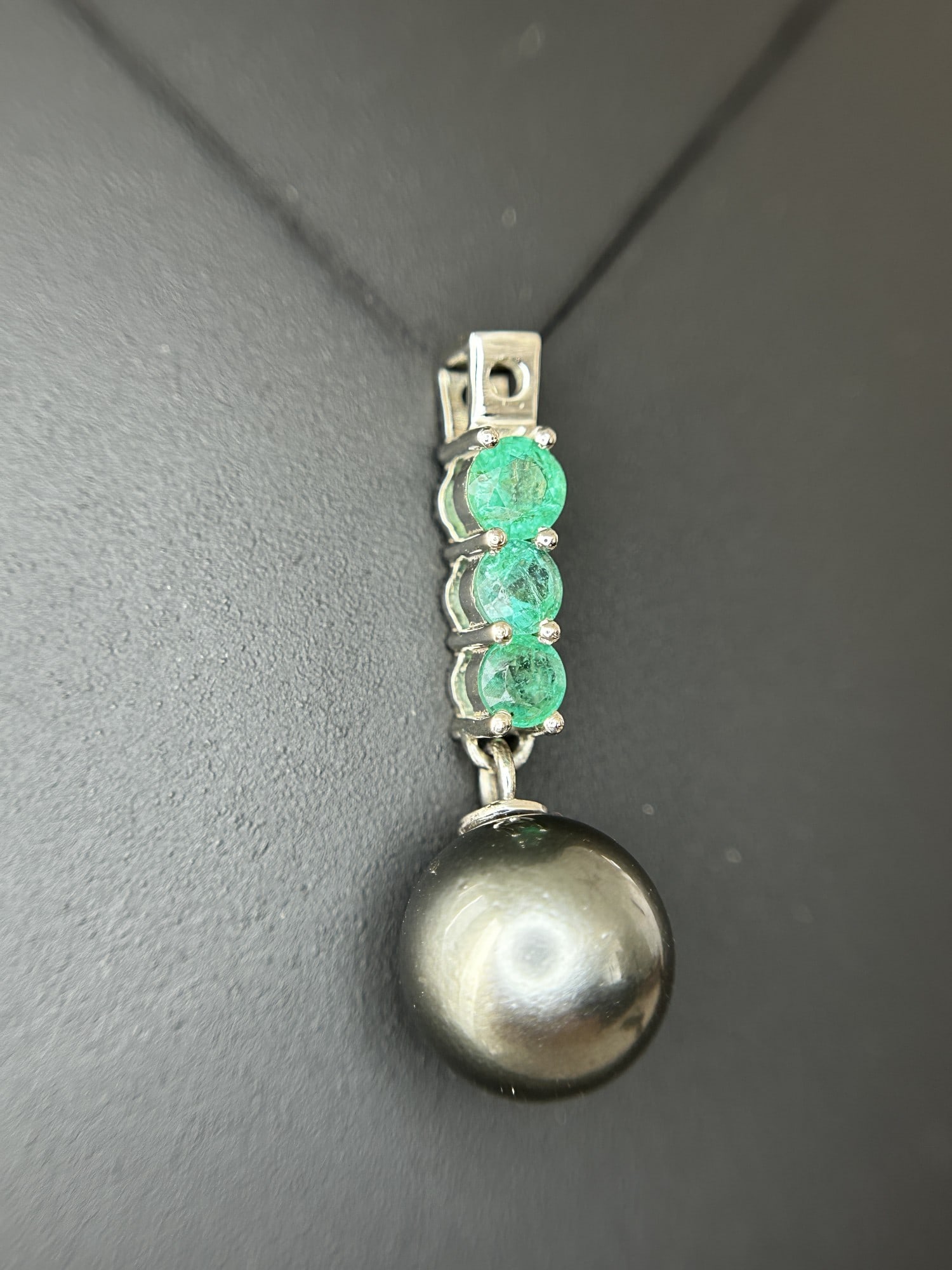 Beautiful 9.25CT Natural Tahitian Pearl With Emerald & 950 Platinum Pendant - 3