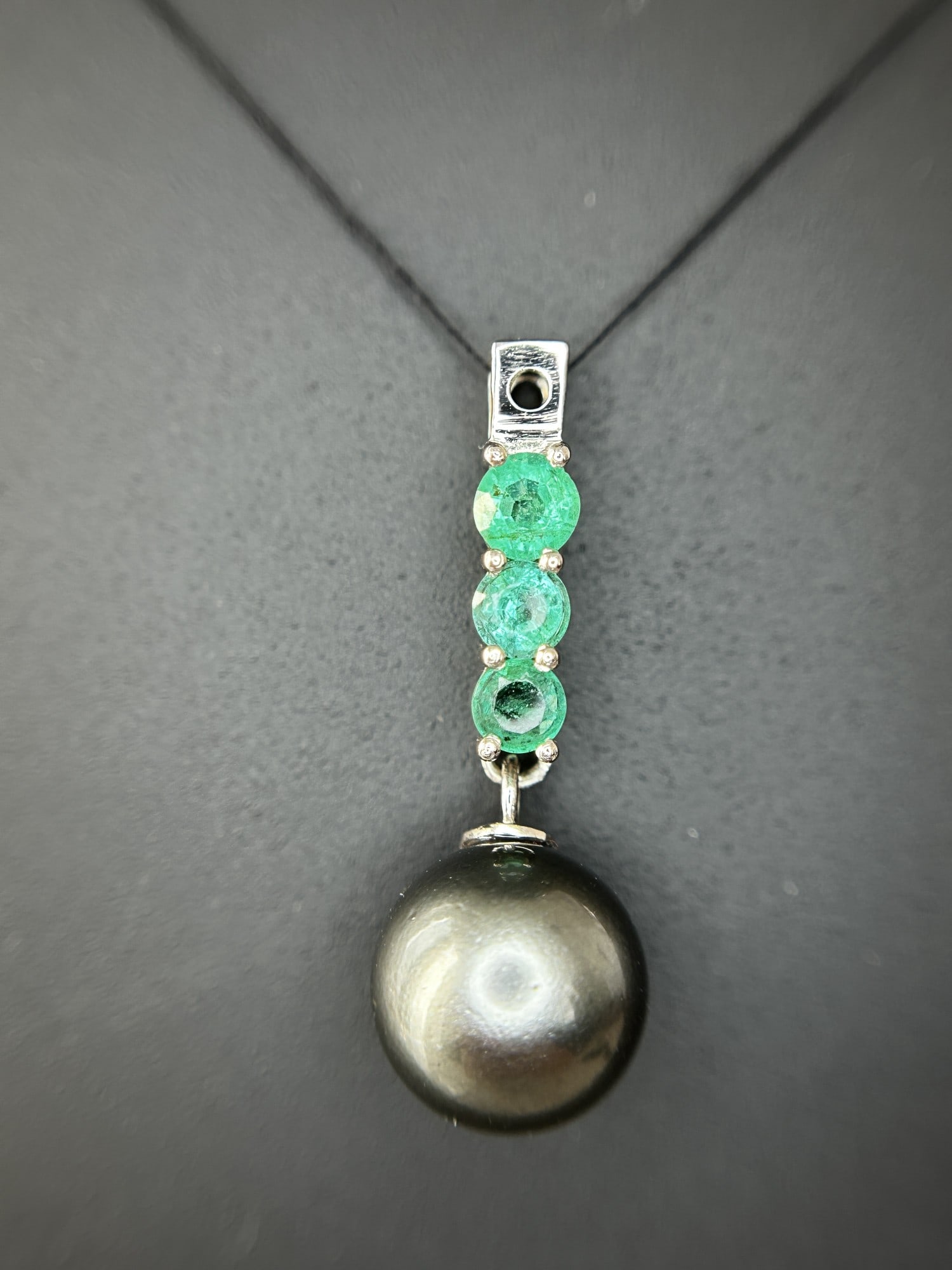 Beautiful 9.25CT Natural Tahitian Pearl With Emerald & 950 Platinum Pendant - 4