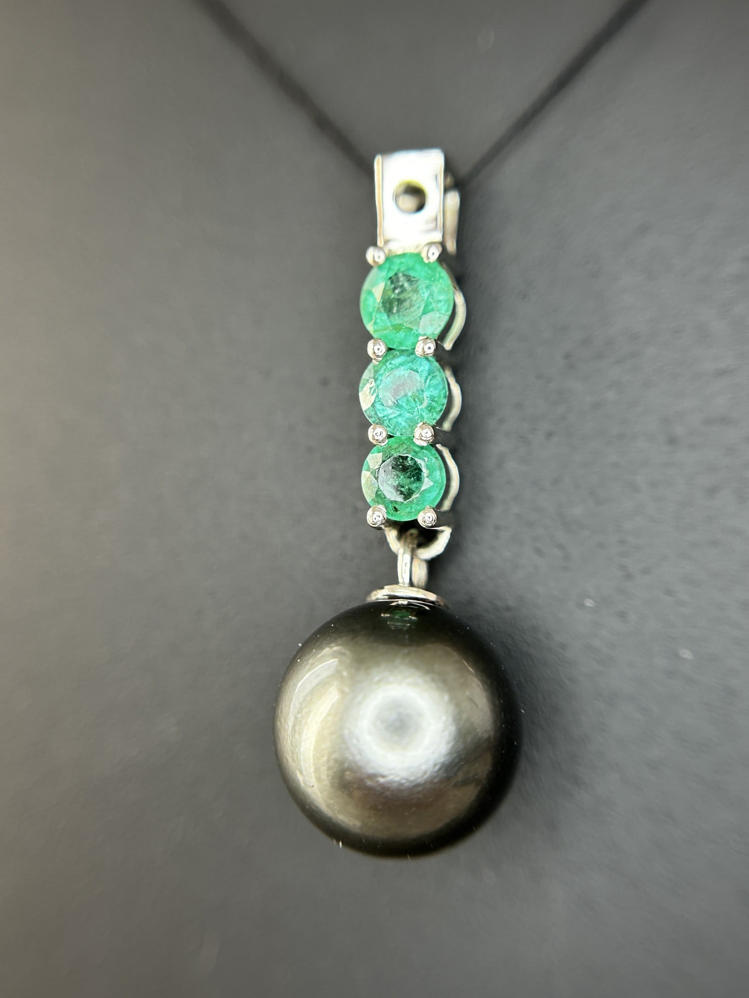Beautiful 9.25CT Natural Tahitian Pearl With Emerald & 950 Platinum Pendant - 5