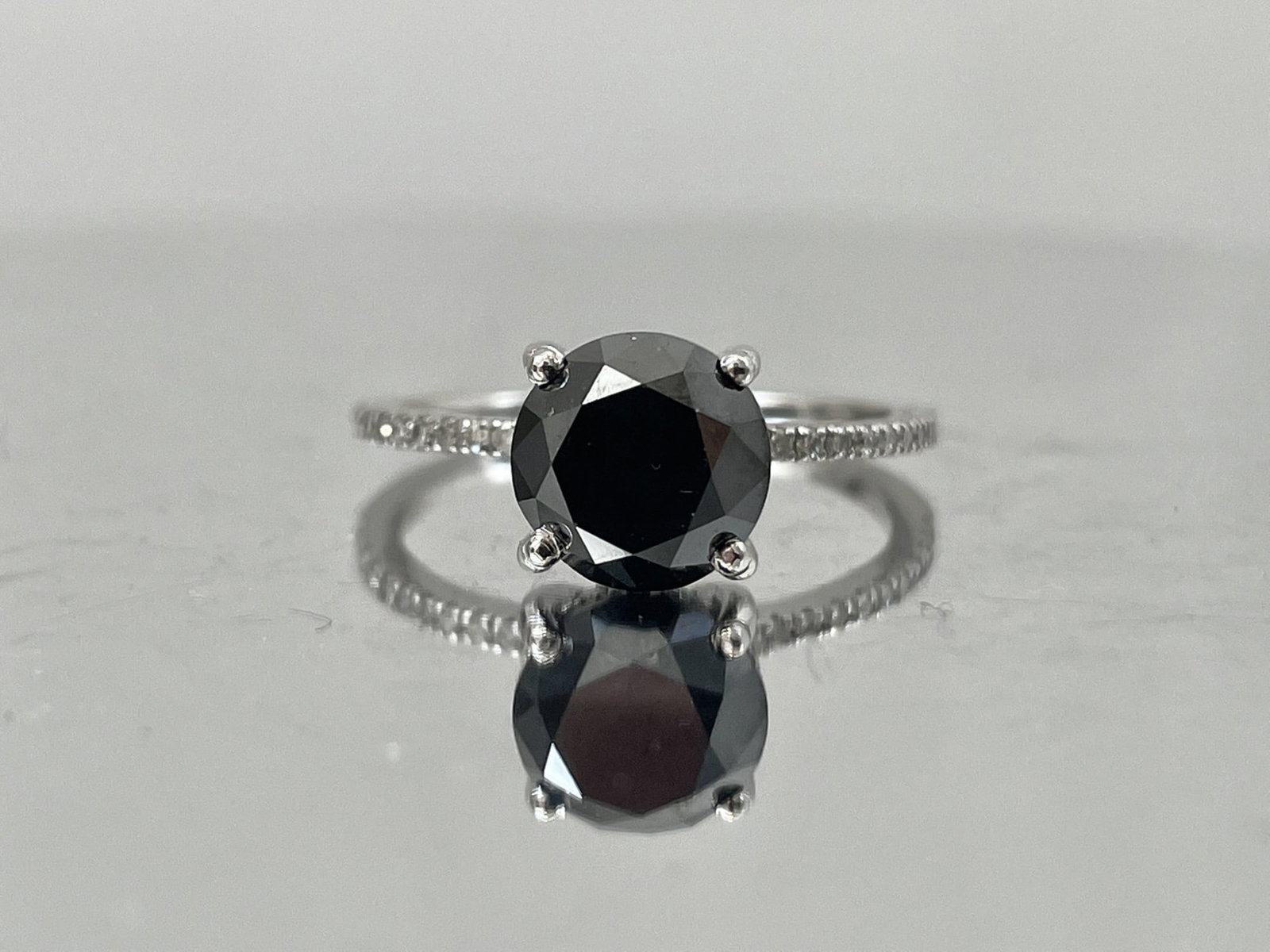 Beautiful Natural 2.64 CT Black Diamond Ring With Natural Diamonds & 18k Gold: Title: Beautiful Natural 2.64 CT Black Diamond Ring With Natural Diamonds & 18k Gold Description: Beautiful Natural 2.64 CT Black Diamond Ring With Natural white diamond & 18k Gold. 