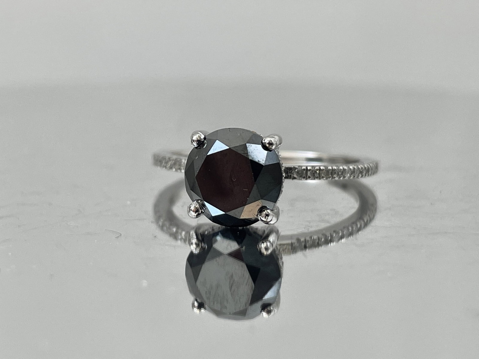 Beautiful Natural 2.64 CT Black Diamond Ring With Natural Diamonds & 18k Gold - 2