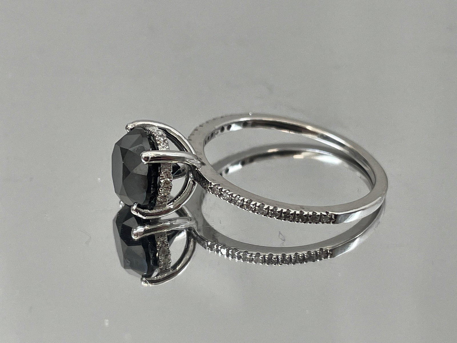 Beautiful Natural 2.64 CT Black Diamond Ring With Natural Diamonds & 18k Gold - 4