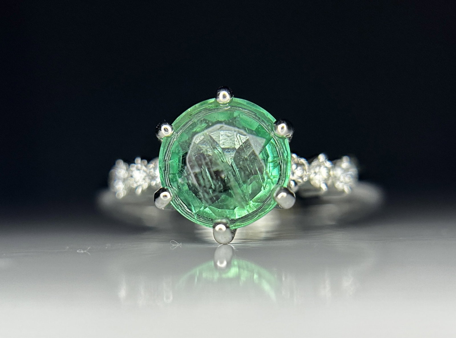 Beautiful 1.36 ct Natural Emerald With Natural Diamonds & 18k Gold - 3
