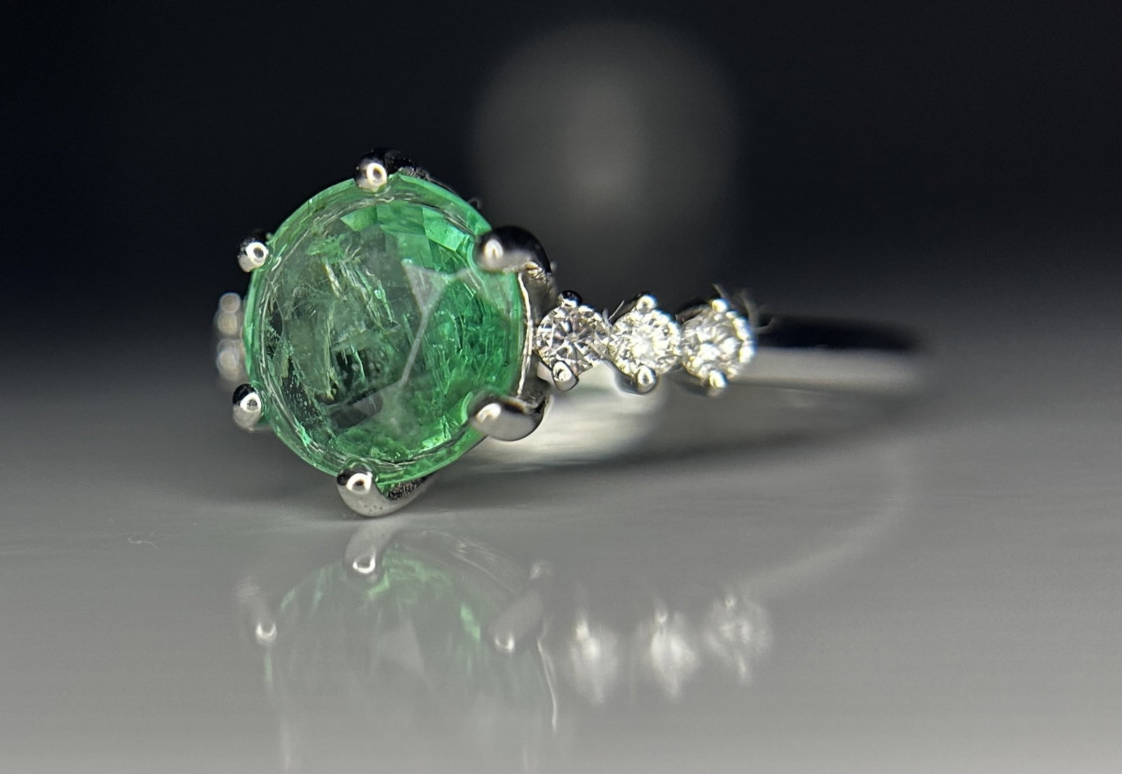 Beautiful 1.36 ct Natural Emerald With Natural Diamonds & 18k Gold - 4