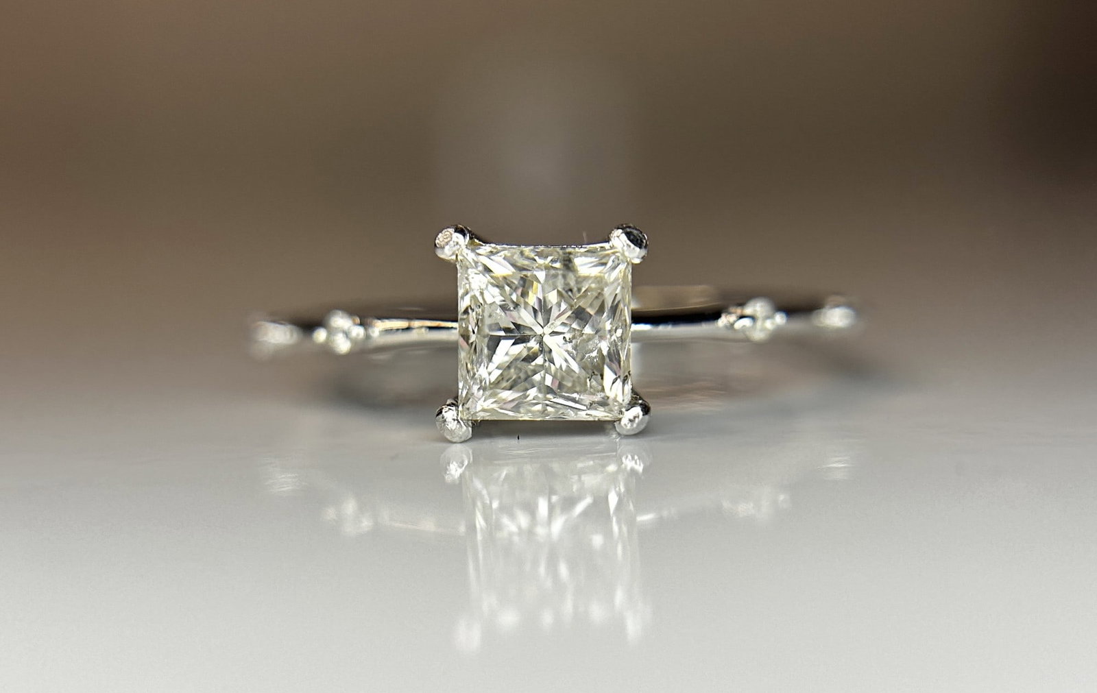 Beautiful 1.07ct Princess Cut Untreated Natural Solitaire Diamond & 18k Gold (1 of 9)