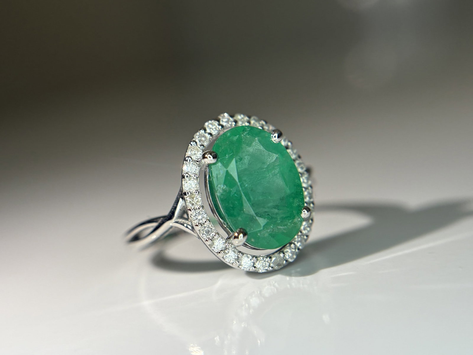 Beautiful 2.70 CT Natural Emerald Ring With Natural Diamonds & Platinum 950 - 10