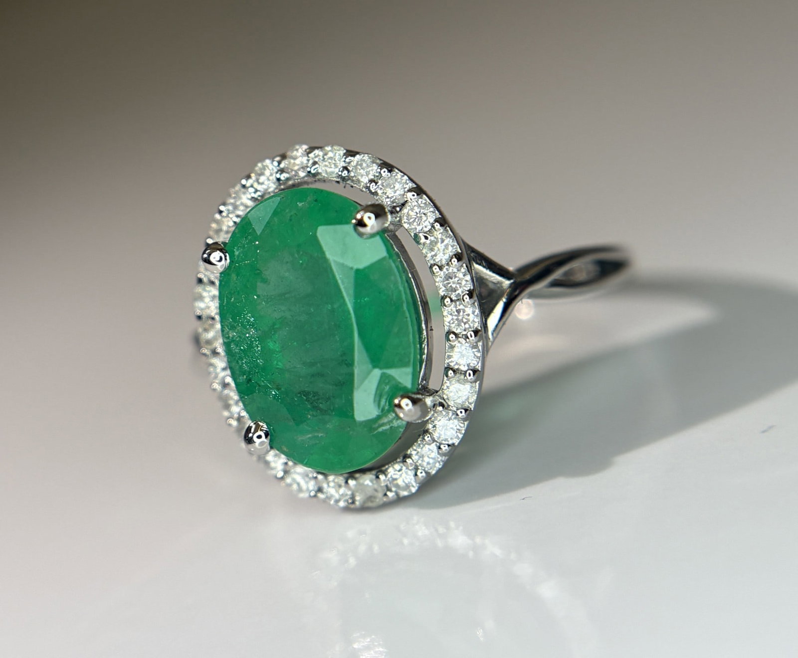 Beautiful 2.70 CT Natural Emerald Ring With Natural Diamonds & Platinum 950 - 3