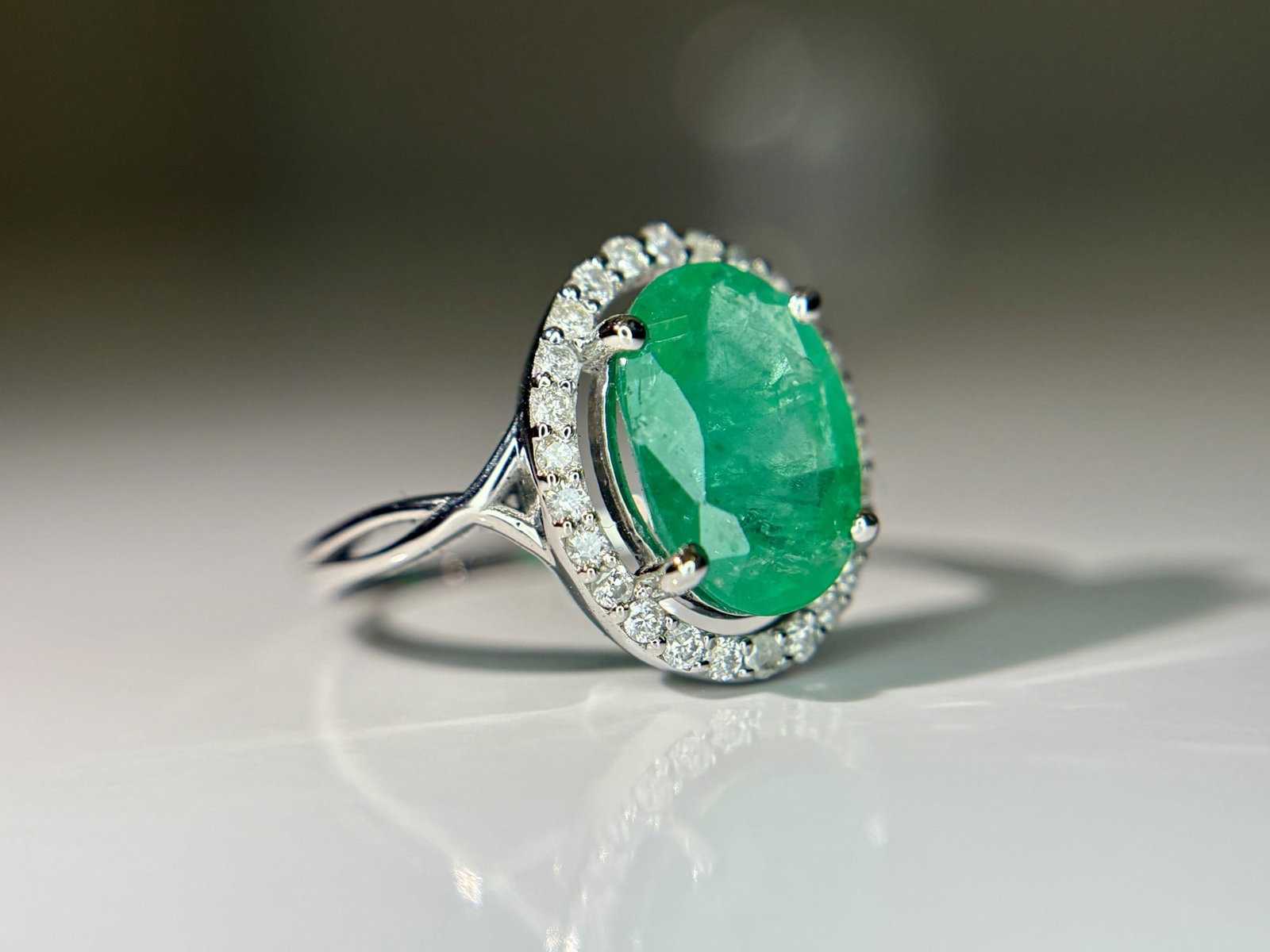 Beautiful 2.70 CT Natural Emerald Ring With Natural Diamonds & Platinum 950 - 9