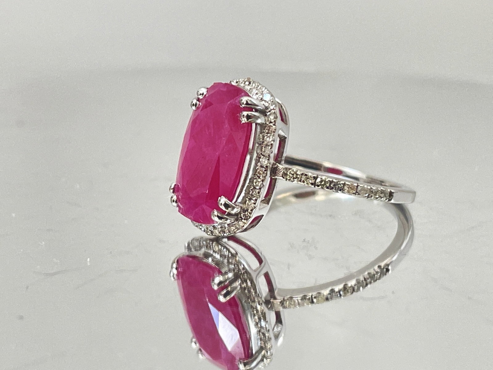 Natural Burma Ruby 4.12 Ct With Natural Diamonds & 18k Gold - 3