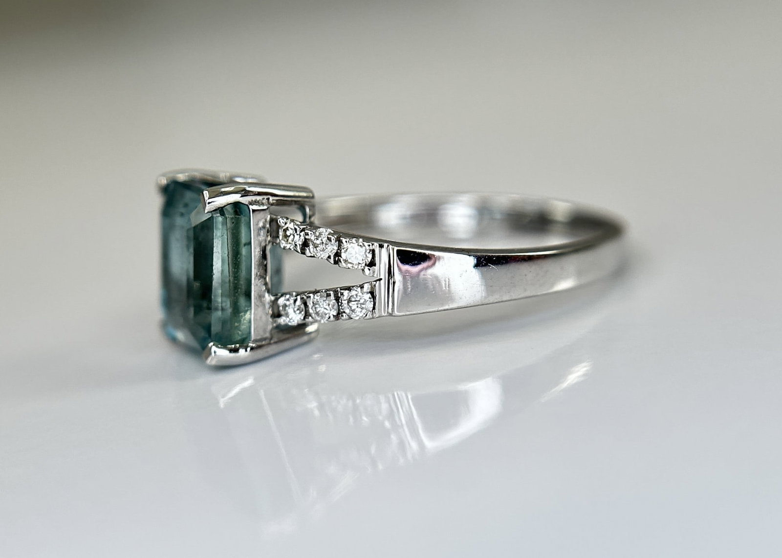 Beautiful Natural Rare Blue Emerald 2.39 CT With Natural Diamonds & 18k Gold - 3