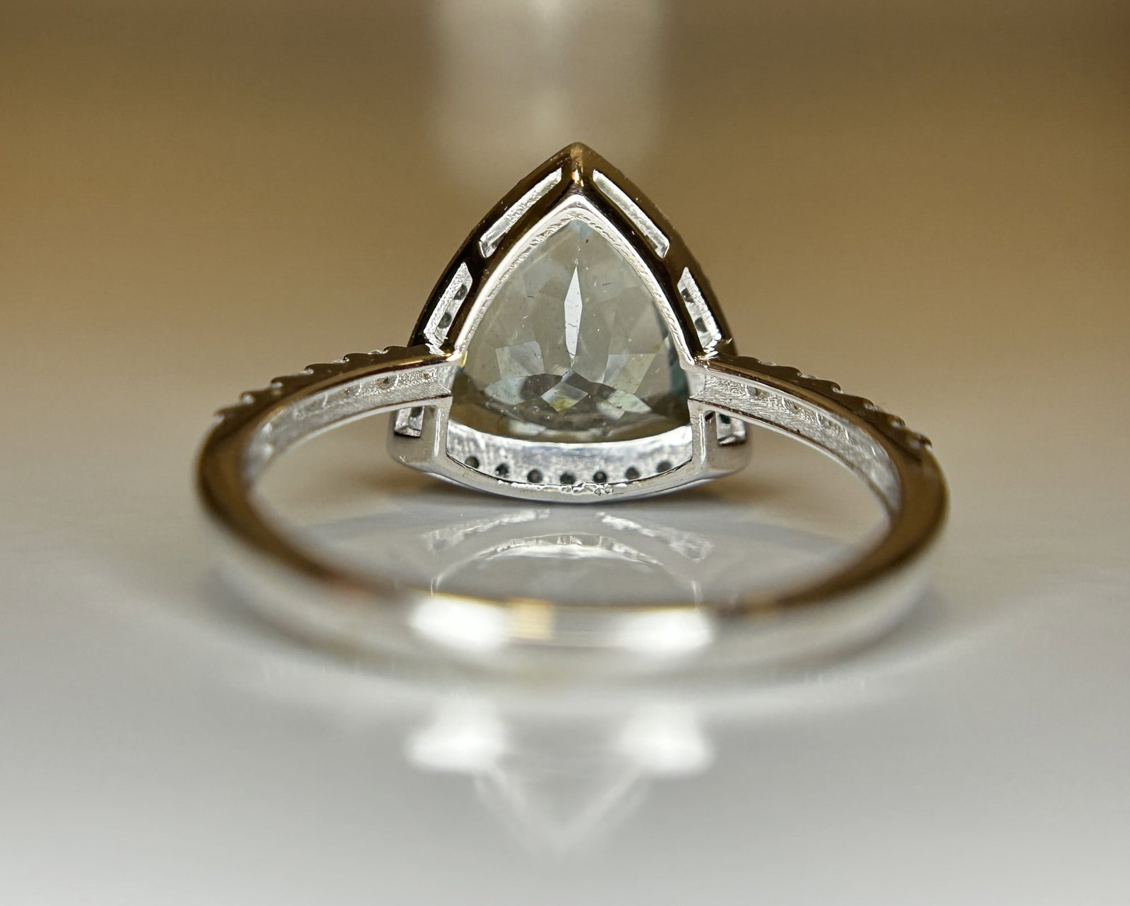 Beautiful 1.86 CT Natural Aquamarine Ring With Natural Diamonds & 18k White Gold - 3