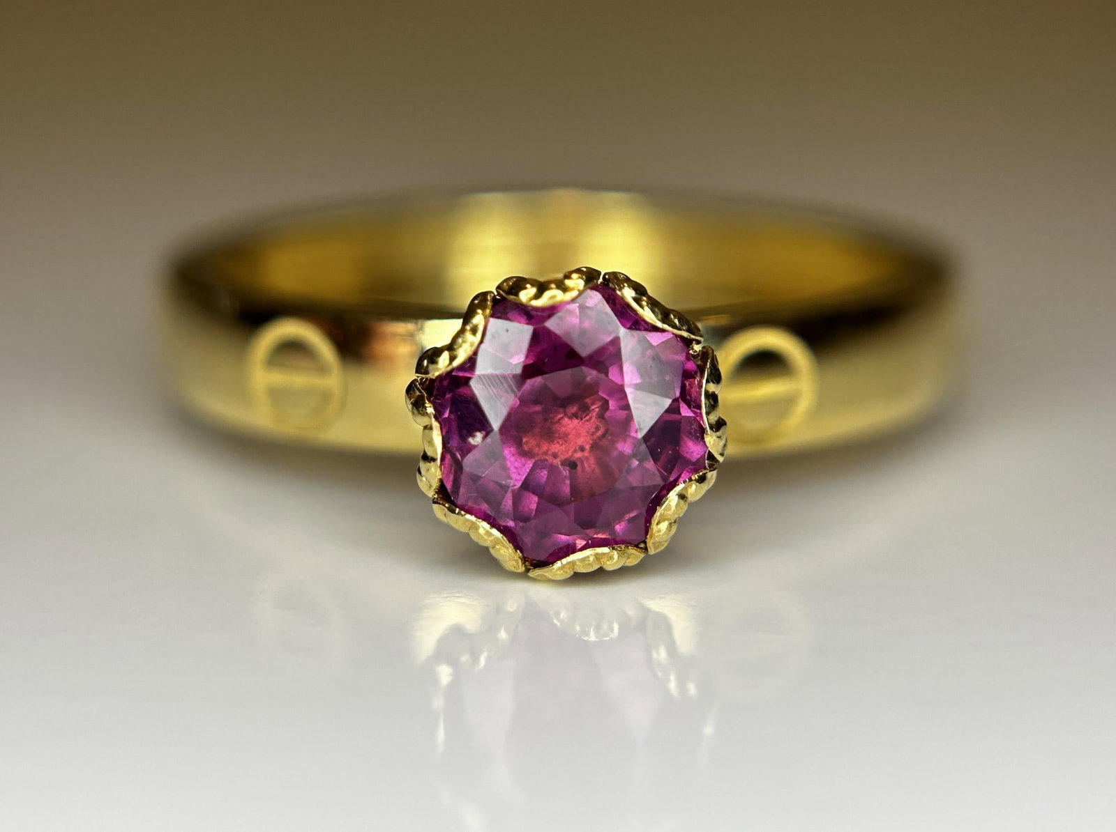 Beautiful 0.90 CT Natural Spinel Ring & 18k Yellow Gold: Title: Beautiful 0.90 CT Natural Spinel Ring & 18k Yellow Gold Description: Beautiful 0.90 CT Natural Spinel Ring & 18k Yellow Gold Description: Total Carat Weight - 0.90 Carat Gemstone