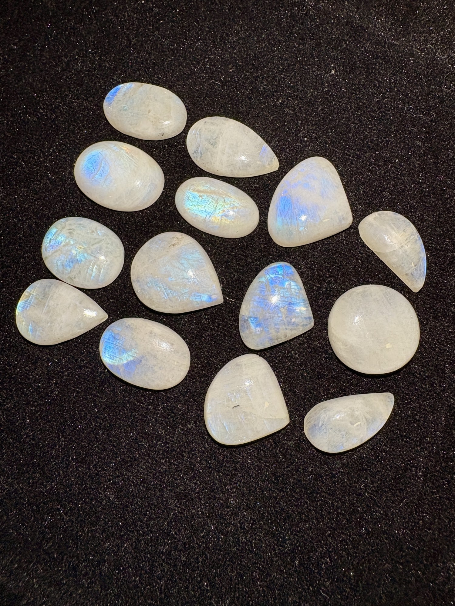 234.80ct Moonstone Lot Loose: Title: 234.80ct Moonstone Lot Loose Description: 234.80ct moonstone lot loose Condition: New Delivery option: Collection & Delivery Location: LU5 Category: Jewellery