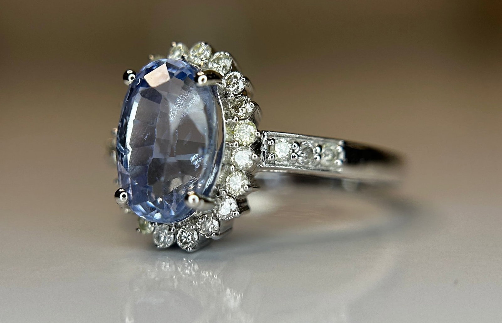 3.13 CT Unheated/Untreated Ceylon Cornflour Blue Sapphire Diamonds & 18k Gold - 9