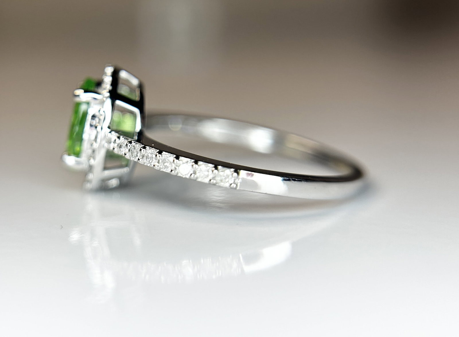 Beautiful 1.22 CT Natural Tsavorite Garnet With Natural Diamonds & 18k Gold - 3