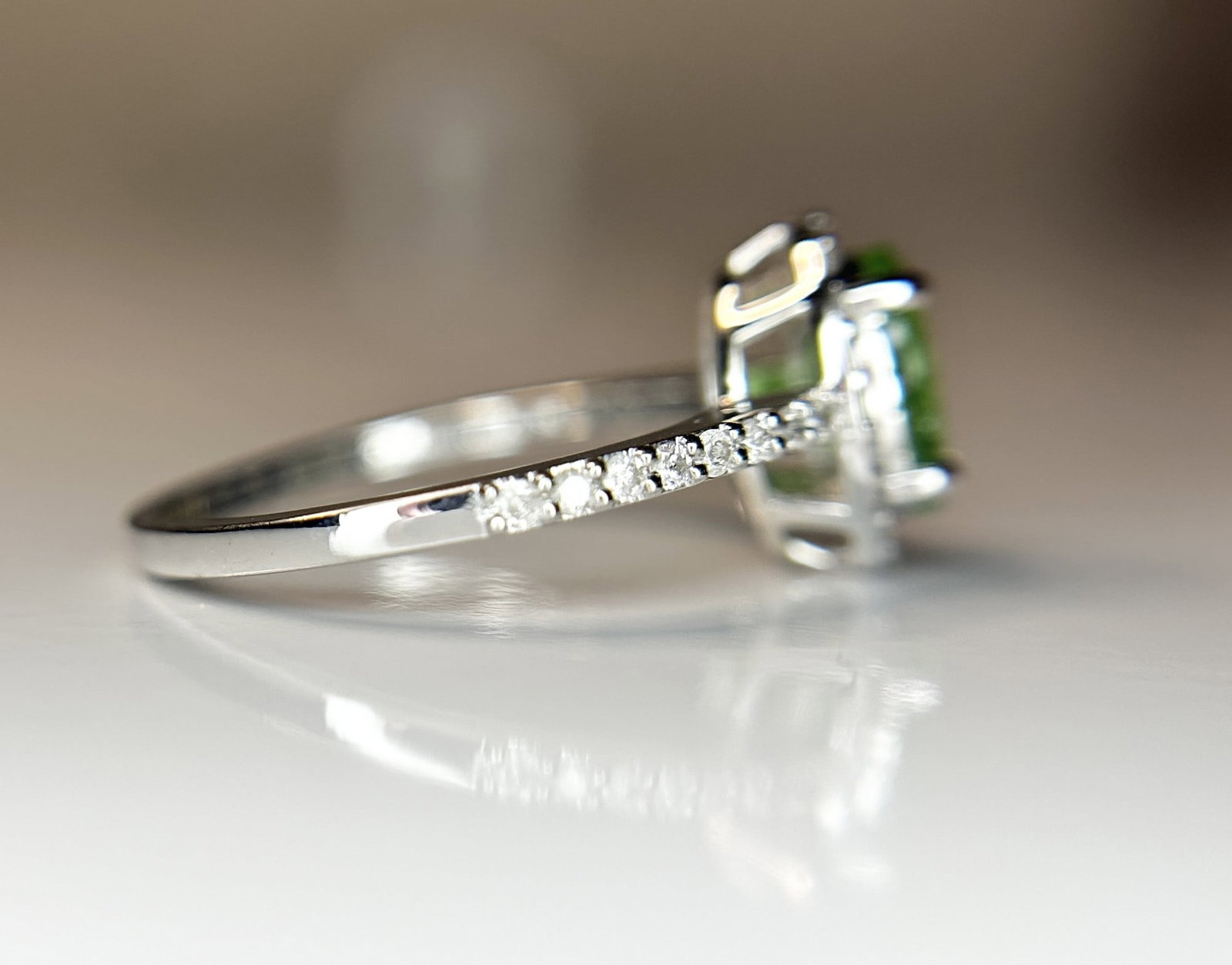Beautiful 1.22 CT Natural Tsavorite Garnet With Natural Diamonds & 18k Gold - 5