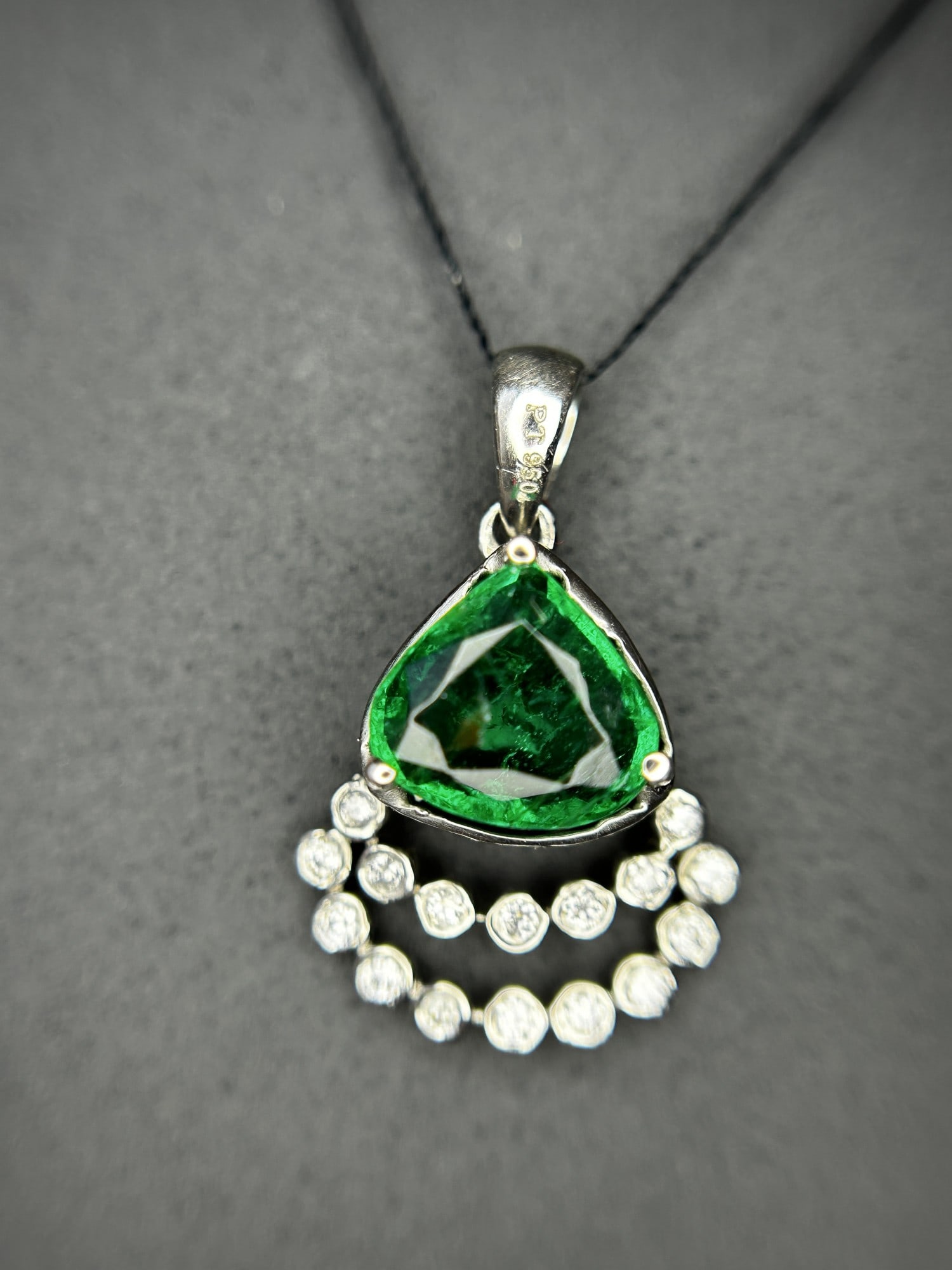 Beautiful 1.37ct Natural Emerald Pendant With Diamonds & 950 Platinum: Title: Beautiful 1.37ct Natural Emerald Pendant With Diamonds & 950 Platinum Description: Beautiful 1.37ct Natural Emerald Pendant in Platinum 950 With Natural Diamonds Description: Total