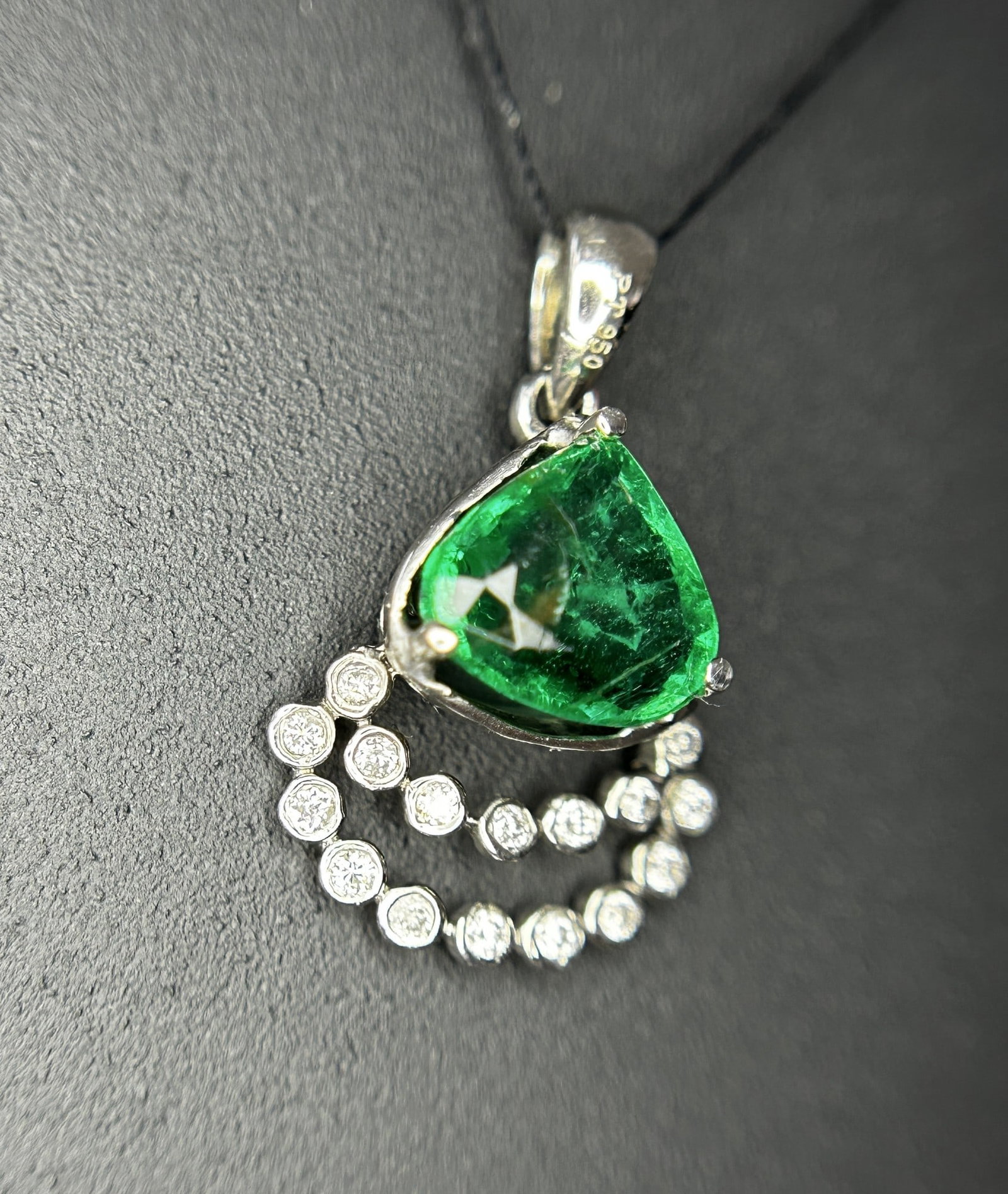 Beautiful 1.37ct Natural Emerald Pendant With Diamonds & 950 Platinum - 7