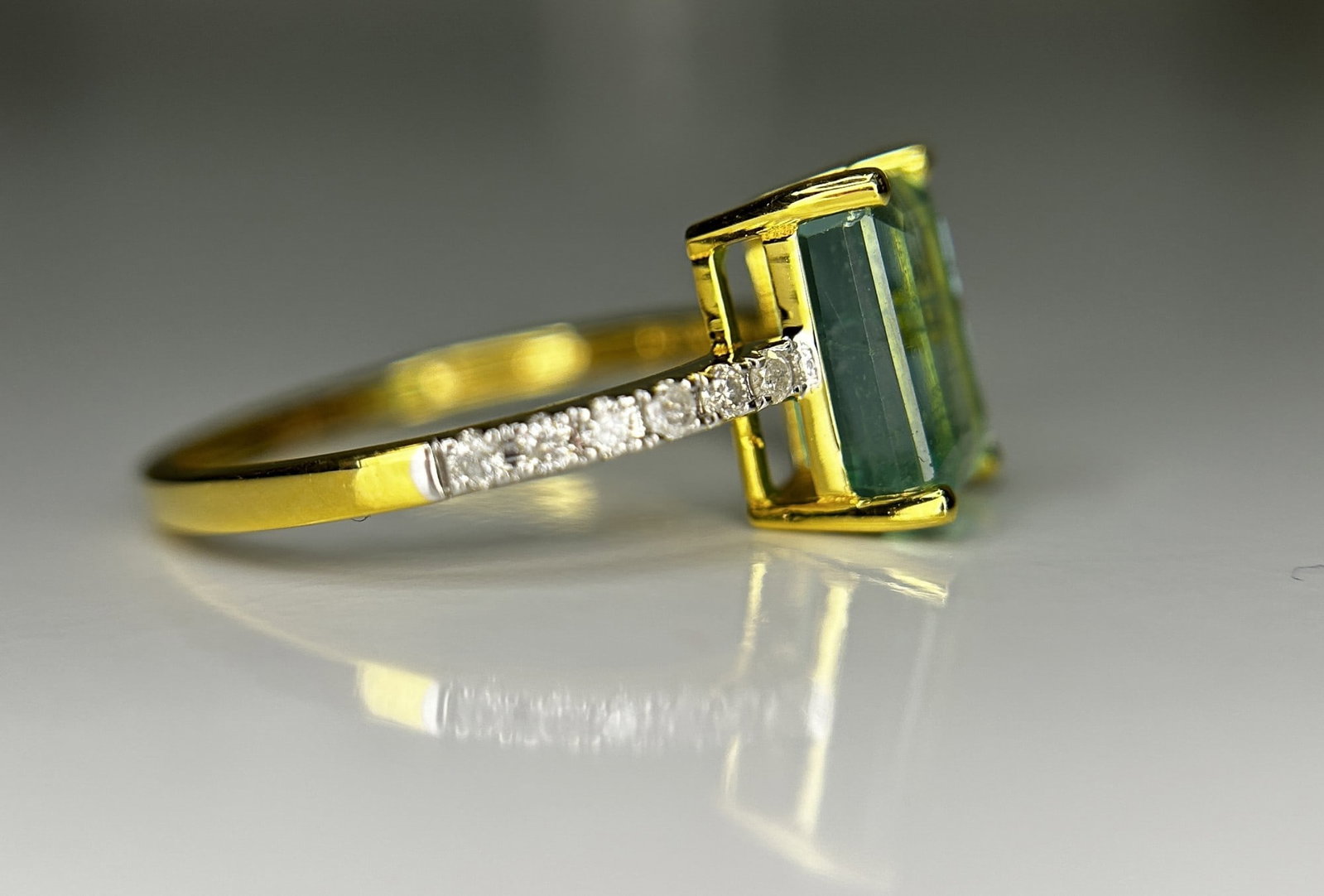 Beautiful Natural Emerald 2.68 CT With Natural Diamonds & 18k Gold - 4