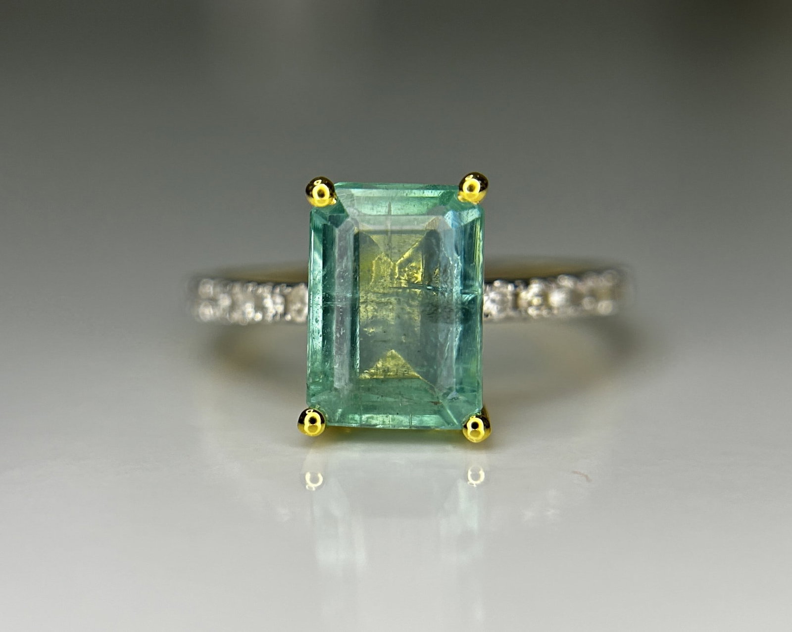 Beautiful Natural Emerald 2.68 CT With Natural Diamonds & 18k Gold - 7