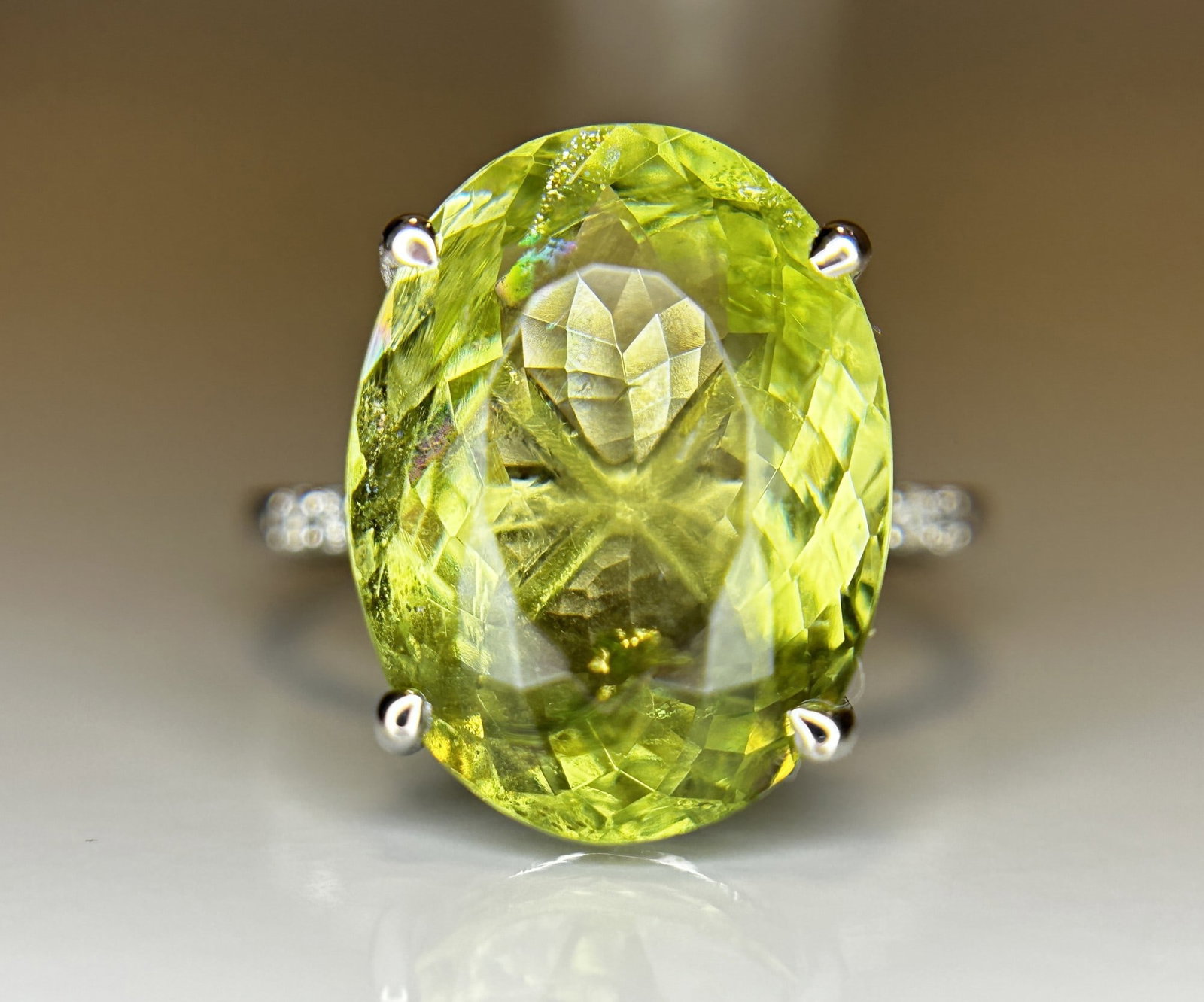 Beautiful 8.17 CT Natural Aquamarine Ring With Natural Diamonds & 18k White Gold: Title: Beautiful 8.17 CT Natural Aquamarine Ring With Natural Diamonds & 18k White Gold Description: Beautiful 8.17 CT Natural Aquamarine Ring With Natural Diamonds & 18k White Gold Des
