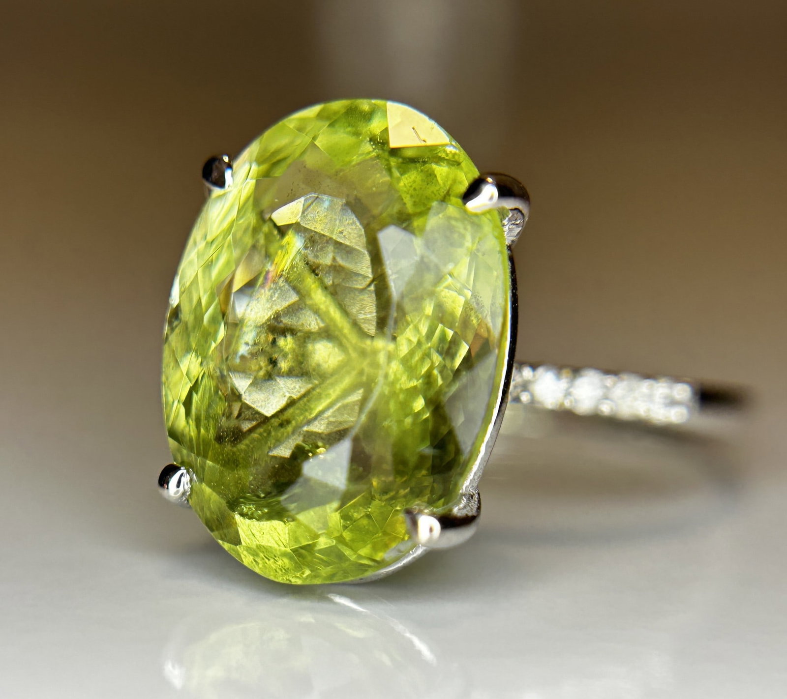 Beautiful 8.17 CT Natural Aquamarine Ring With Natural Diamonds & 18k White Gold - 2