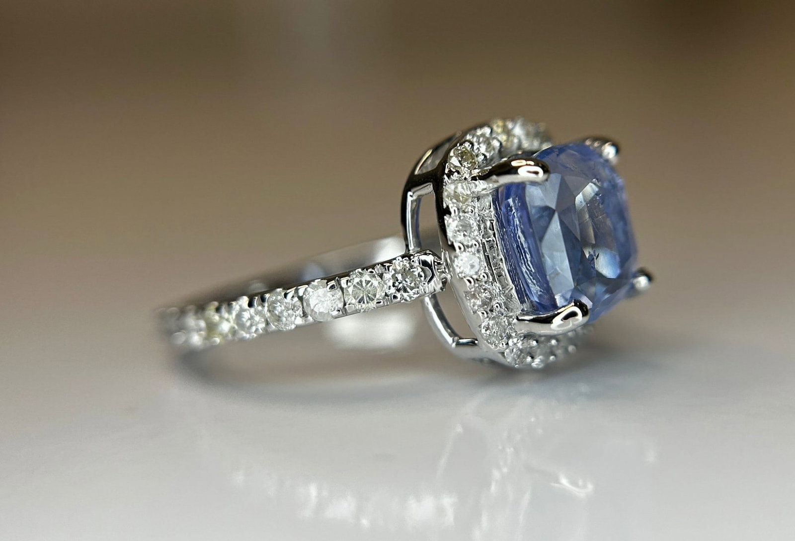 2.74 CT Unheated/Untreated Ceylon Cornflour Blue Sapphire Diamonds & 18k Gold - 4