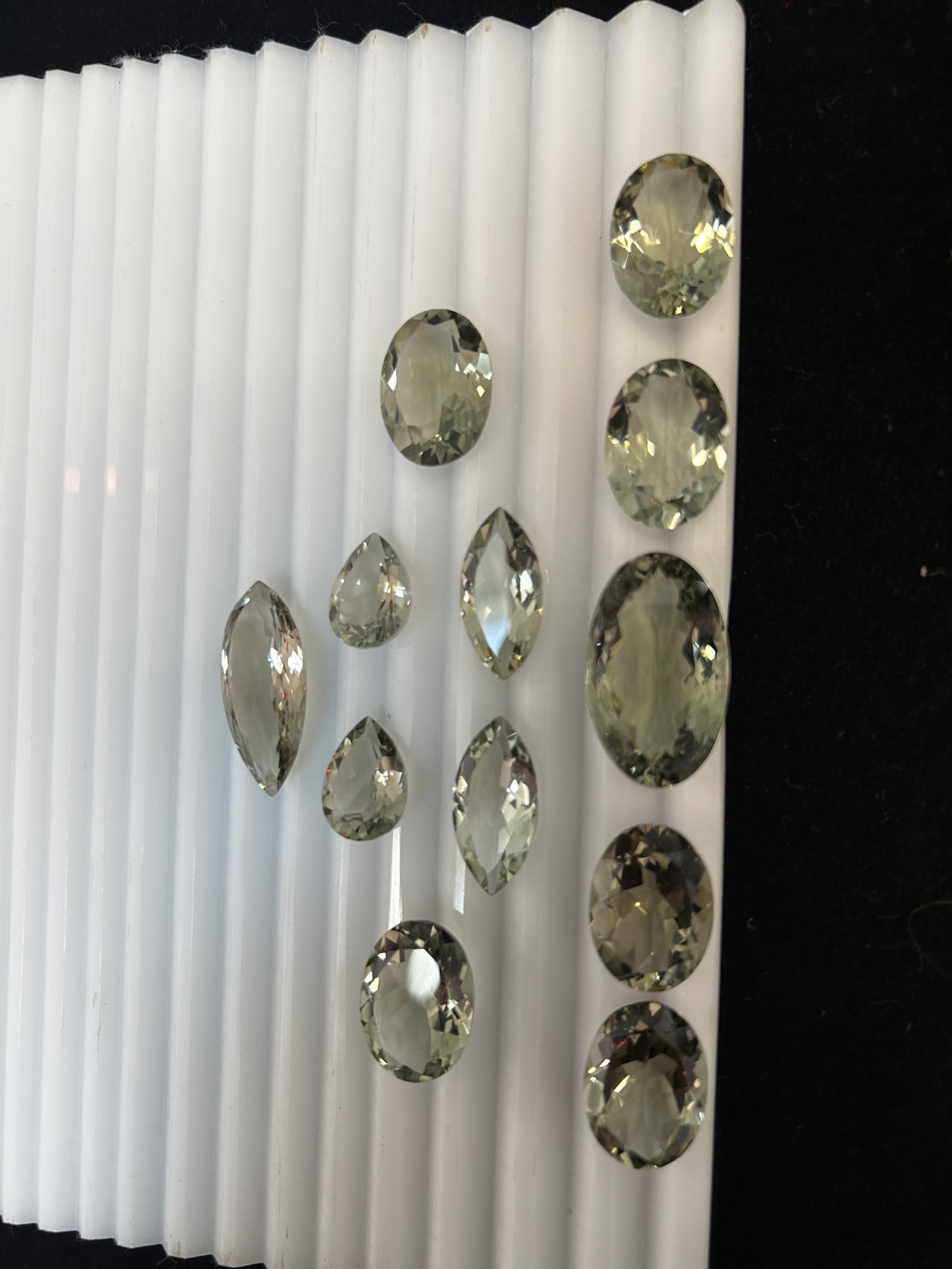 121.15ct Green Natural Amethyst - 6