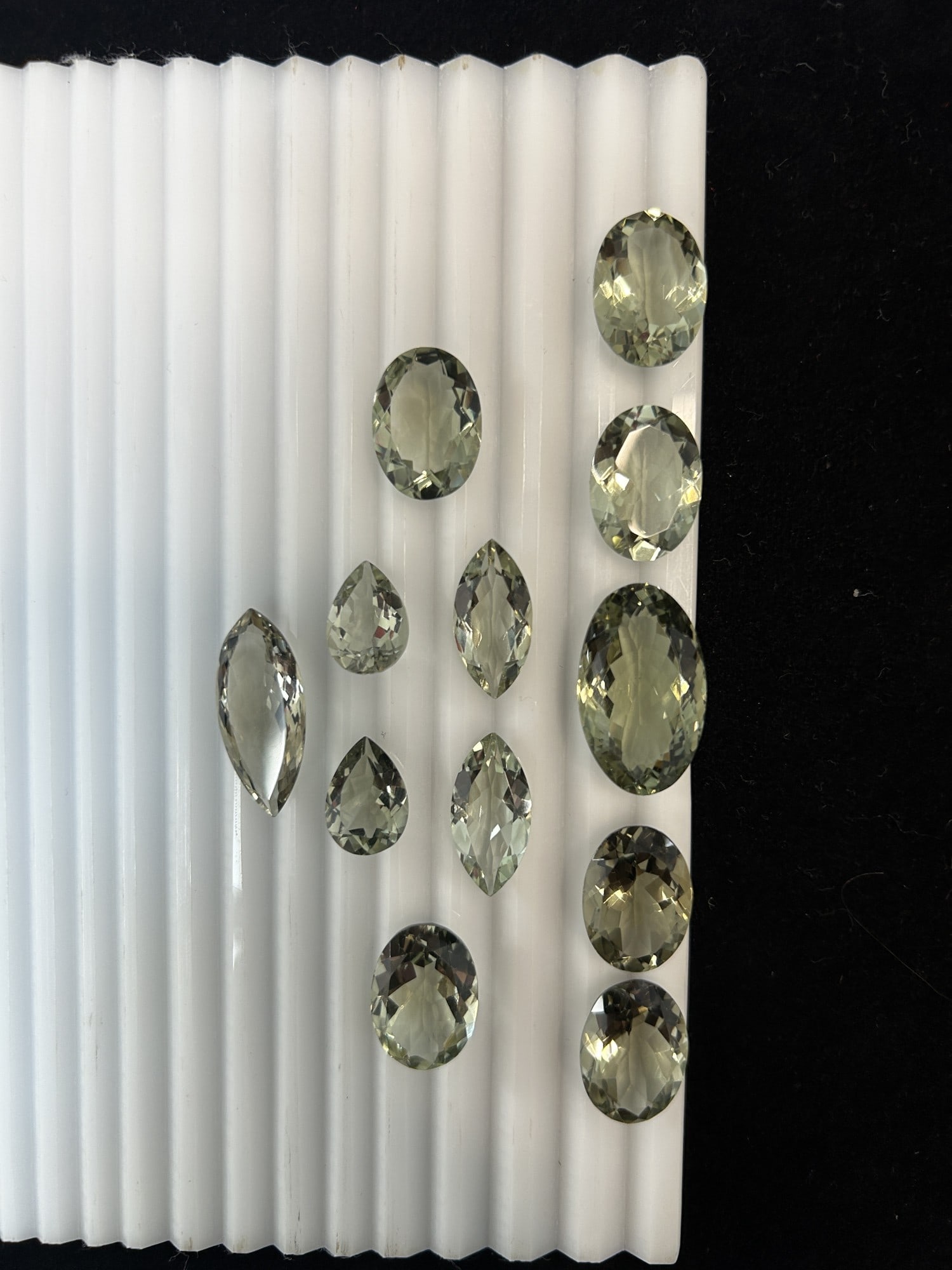 121.15ct Green Natural Amethyst - 8