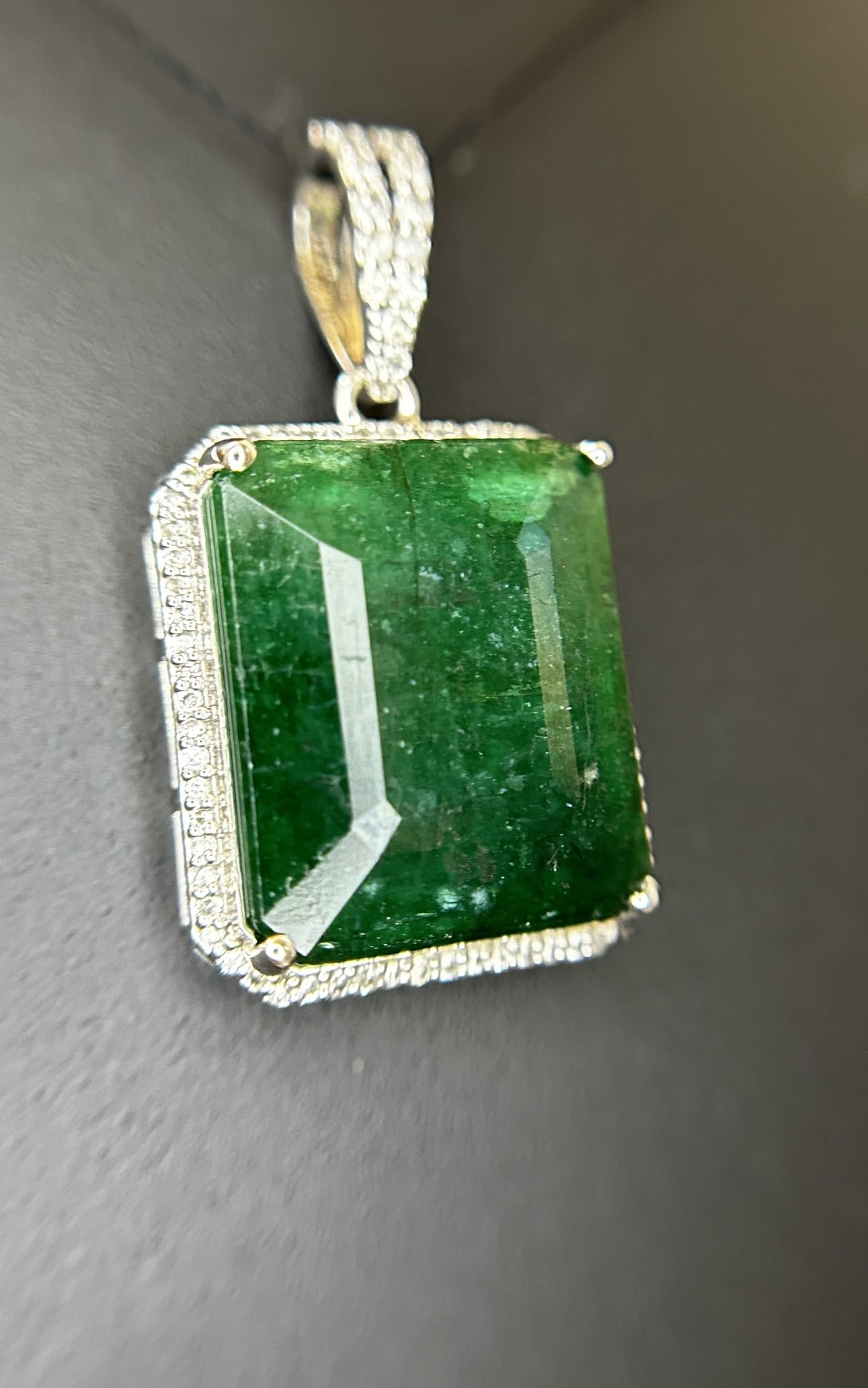 Beautiful 14.39 ct Natural Emerald With Natural Diamonds & 18k Gold: Title: Beautiful 14.39 ct Natural Emerald With Natural Diamonds & 18k Gold Description: Beautiful 14.39 ct Natural Emerald With Natural Diamonds & 18k Gold Description: Total C
