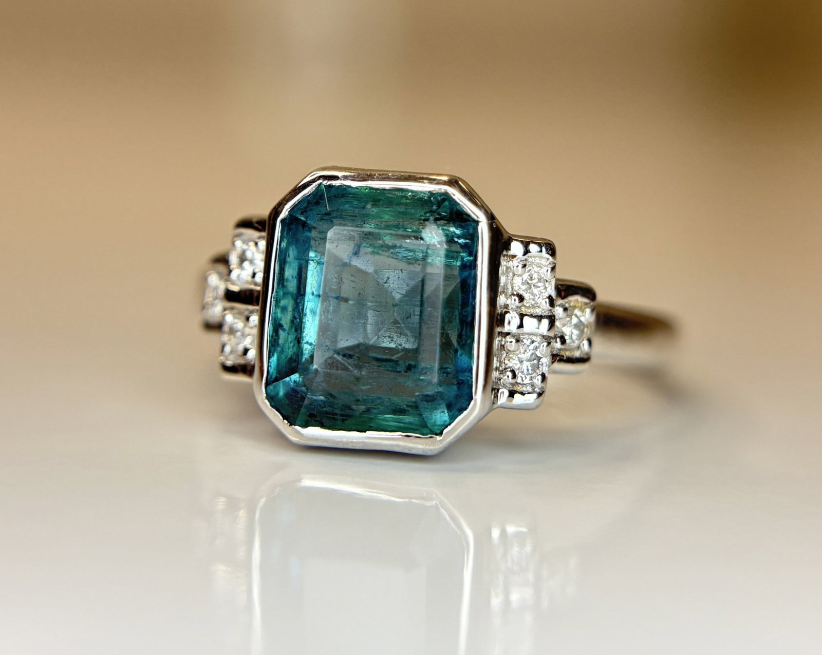 Beautiful 3.32 CT Natural Emerald With Natural Diamonds & 18k Gold - 2