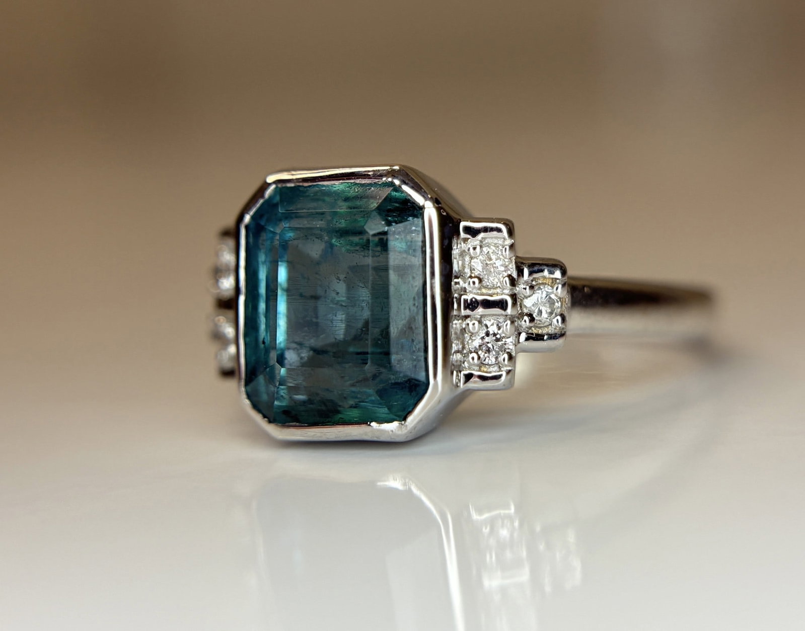 Beautiful 3.32 CT Natural Emerald With Natural Diamonds & 18k Gold - 3