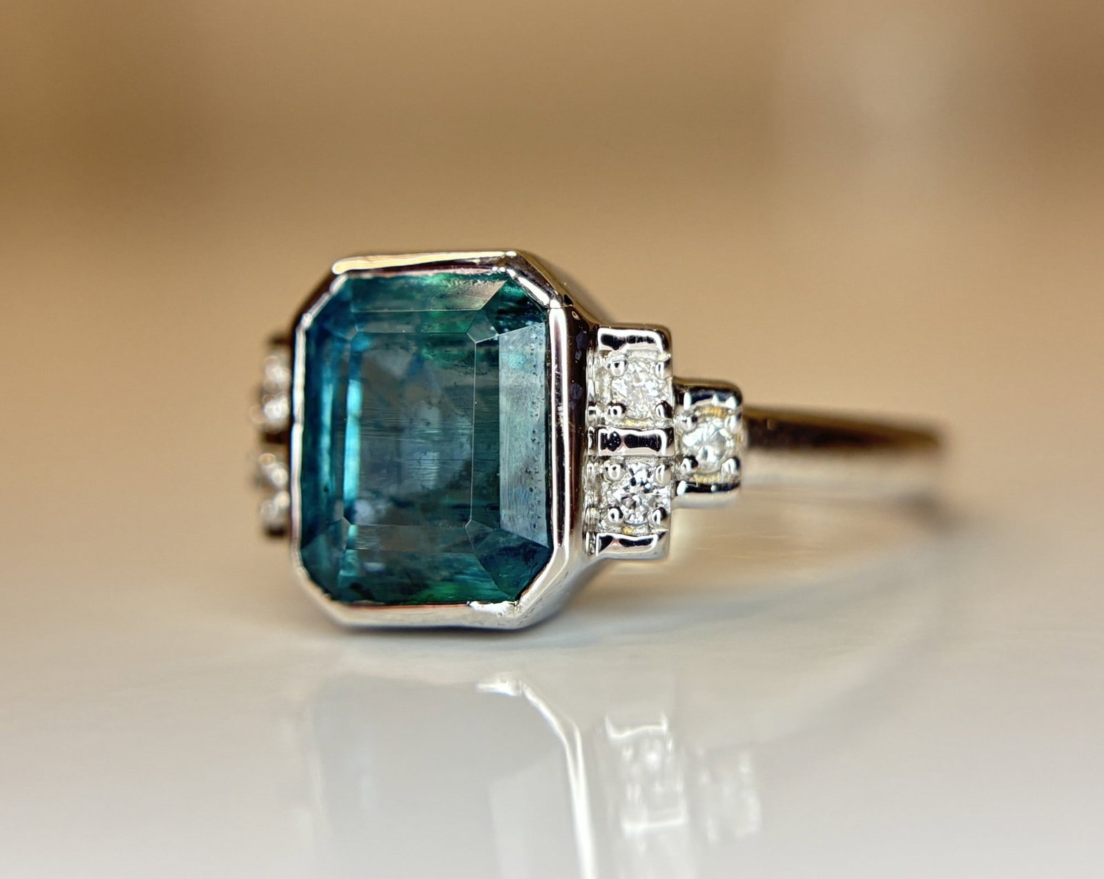 Beautiful 3.32 CT Natural Emerald With Natural Diamonds & 18k Gold - 4