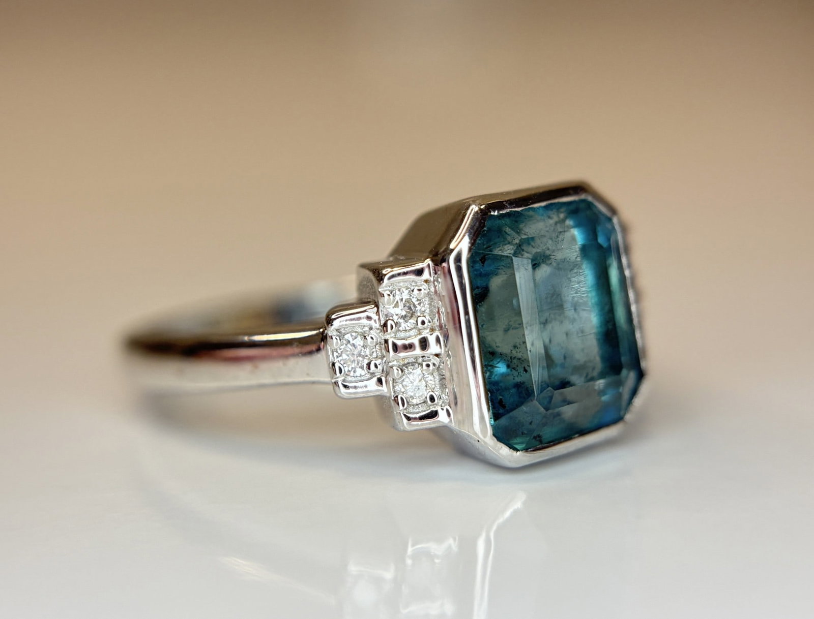Beautiful 3.32 CT Natural Emerald With Natural Diamonds & 18k Gold - 7