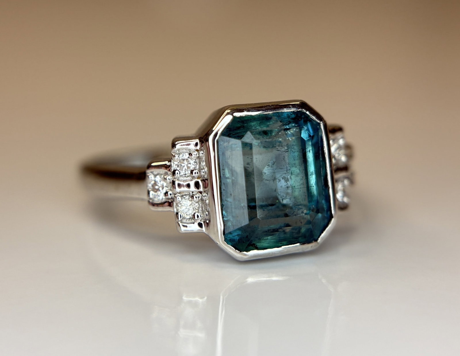 Beautiful 3.32 CT Natural Emerald With Natural Diamonds & 18k Gold - 8