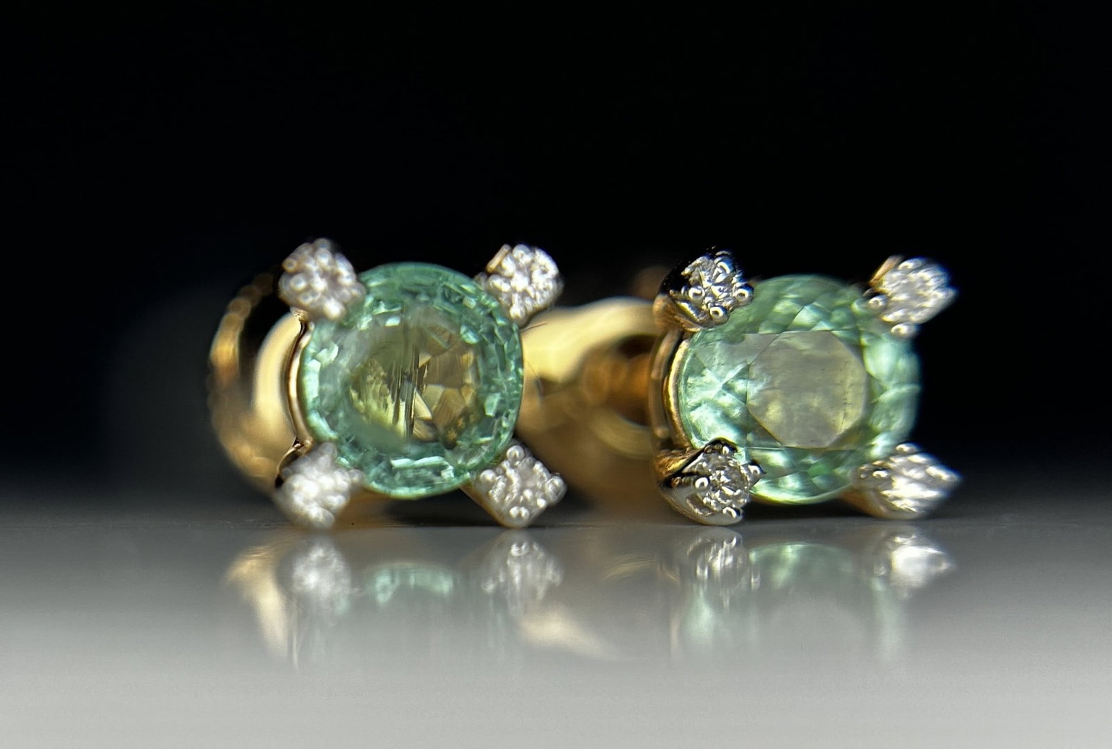 Beautiful 0.70 ct Natural Emerald Earrings With Natural Diamonds & 18k Gold - 8