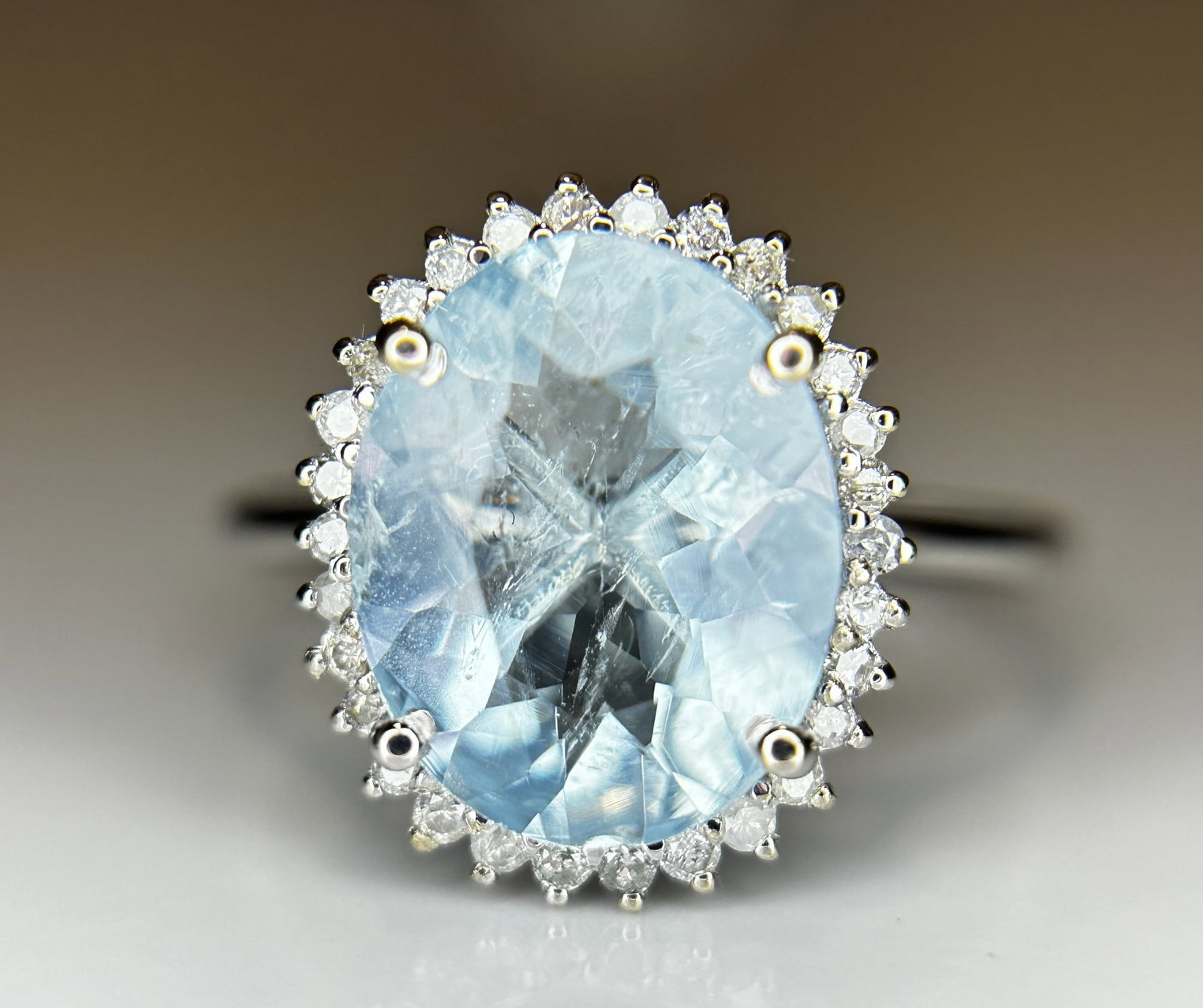 Beautiful 2.39 CT Natural Aquamarine Ring With Natural Diamonds & 18k White Gold - 2