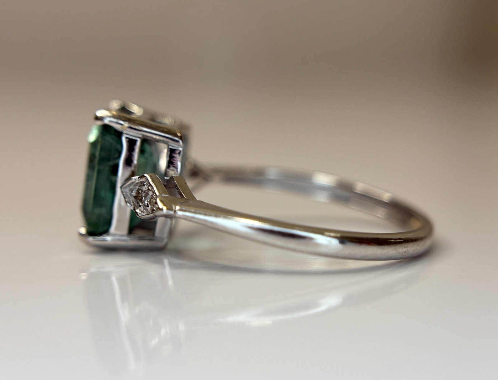 Beautiful 3.04 CT Natural Emerald With Natural Diamonds & 18k Gold - 5