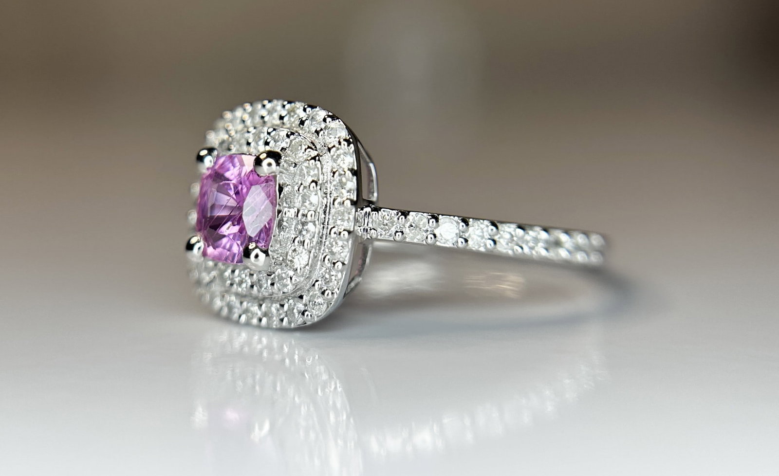 Beautiful 0.63 CT Unheated Ceylon Pink Sapphire With Natural Diamonds & 18k Gold - 3