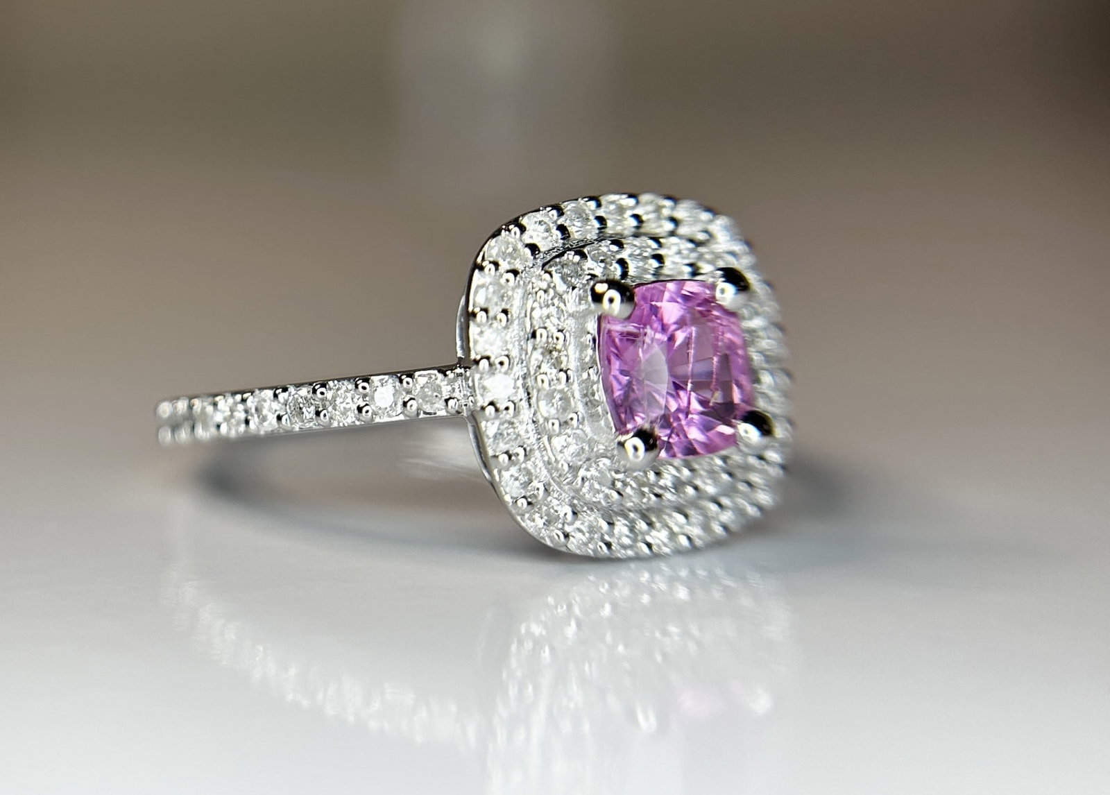 Beautiful 0.63 CT Unheated Ceylon Pink Sapphire With Natural Diamonds & 18k Gold - 7