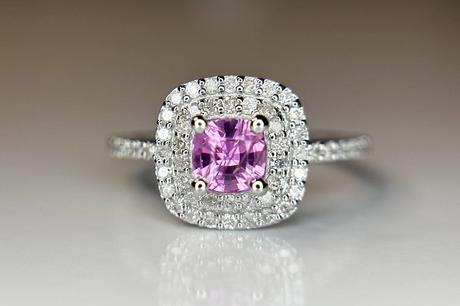Beautiful 0.63 CT Unheated Ceylon Pink Sapphire With Natural Diamonds & 18k Gold - 8
