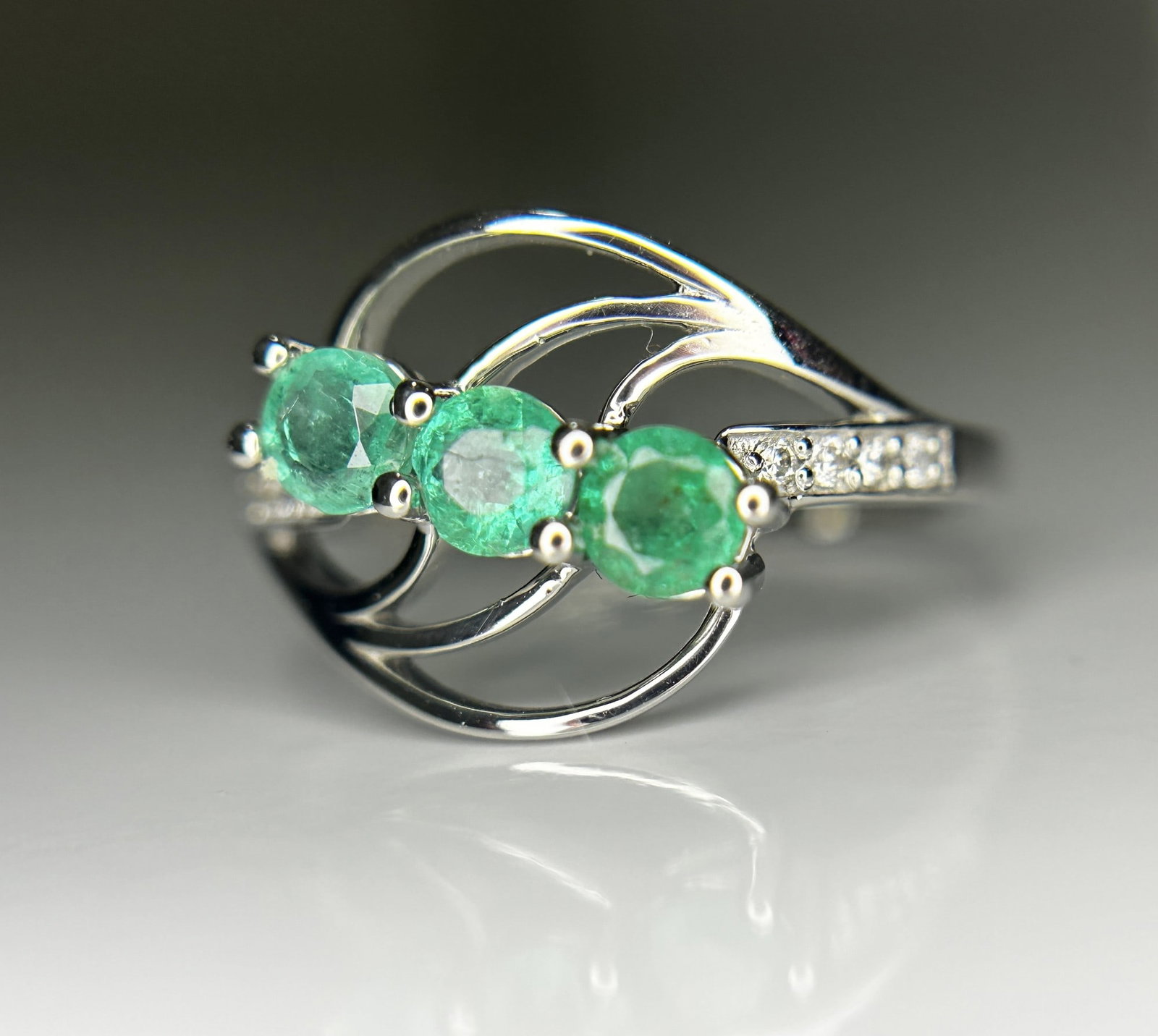 Beautiful 0.61Ct Natural Emerald Ring With Natural Diamonds & Platinum 950 - 2