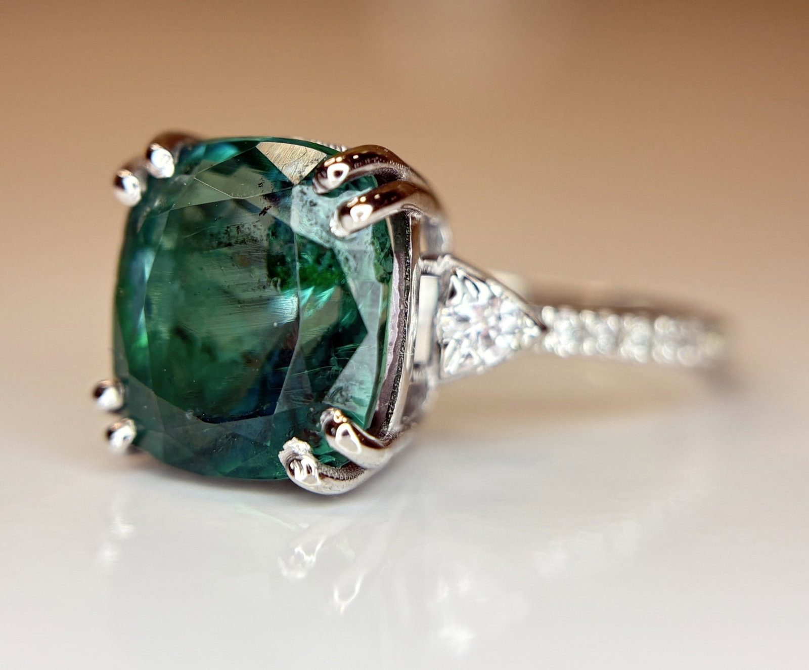 Beautiful Natural Emerald 4.75 CT With Natural Diamonds & 18k Gold - 3