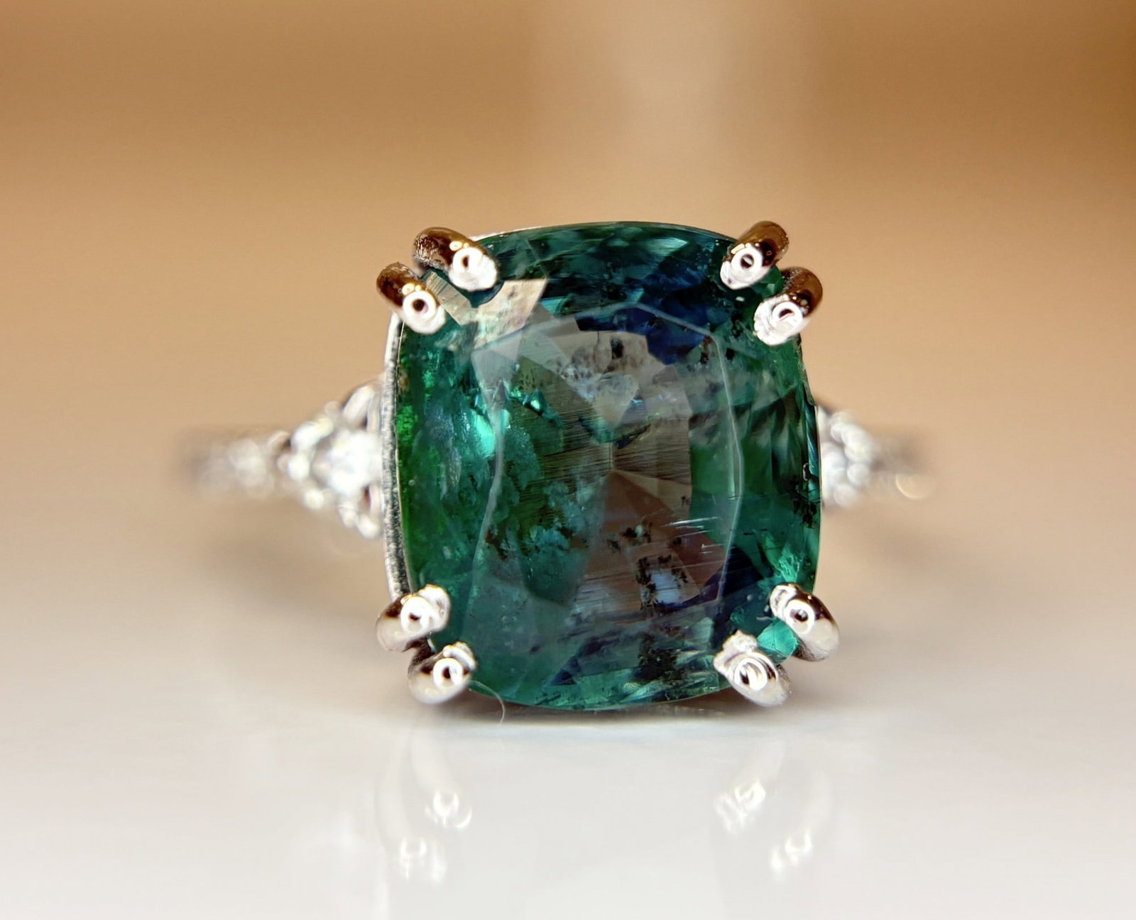 Beautiful Natural Emerald 4.75 CT With Natural Diamonds & 18k Gold - 9