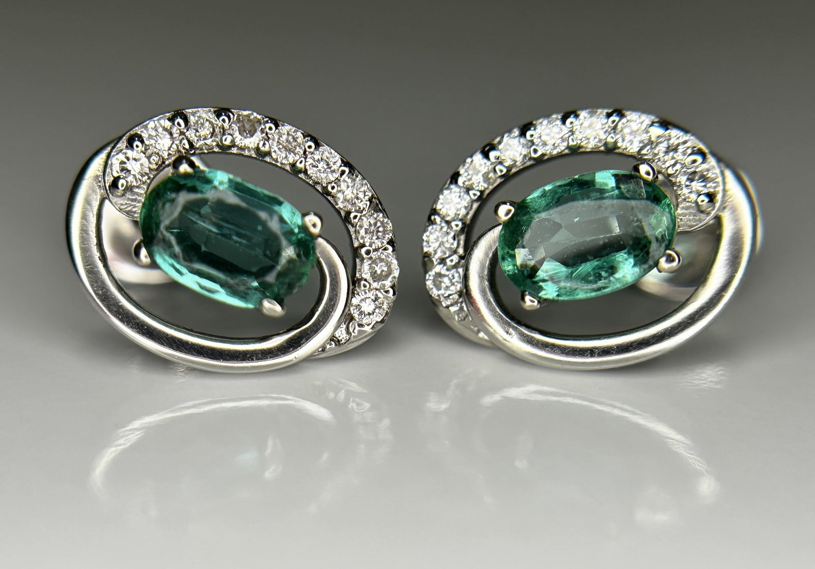 Beautiful 0.93ct Natural Emerald, Diamond Halo Set Stud Earrings In Platinum 950 - 2