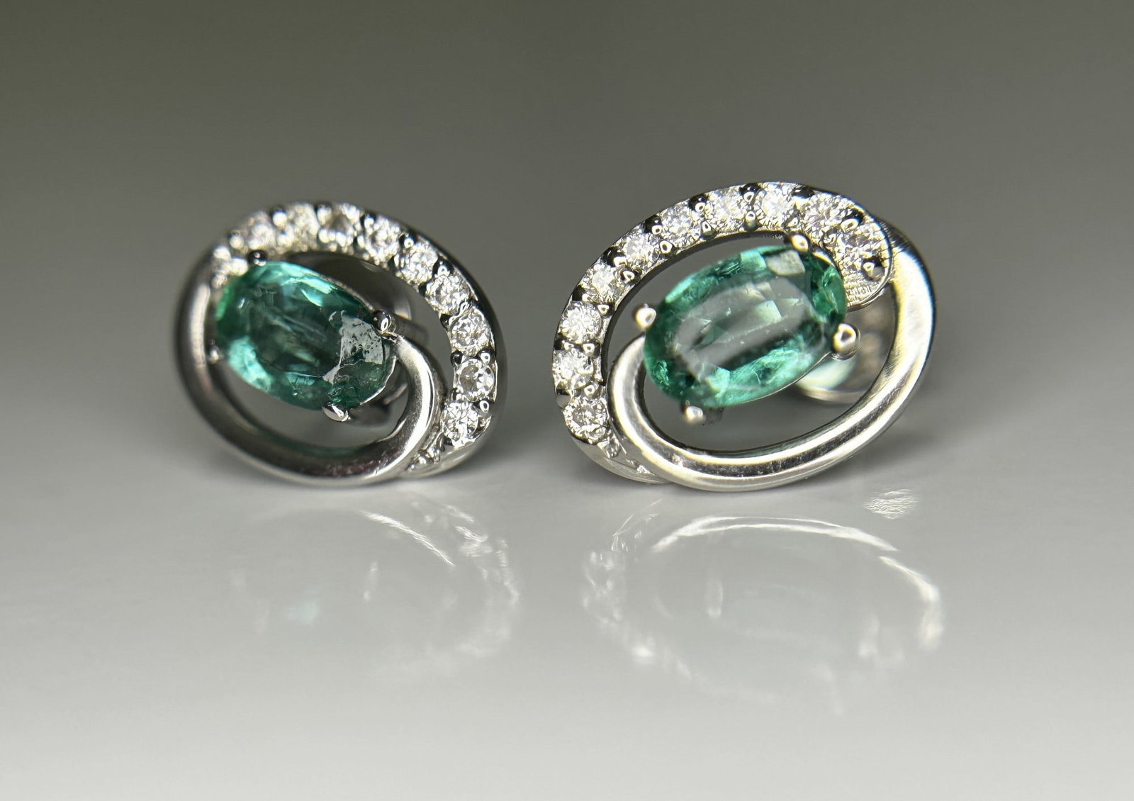 Beautiful 0.93ct Natural Emerald, Diamond Halo Set Stud Earrings In Platinum 950 - 5