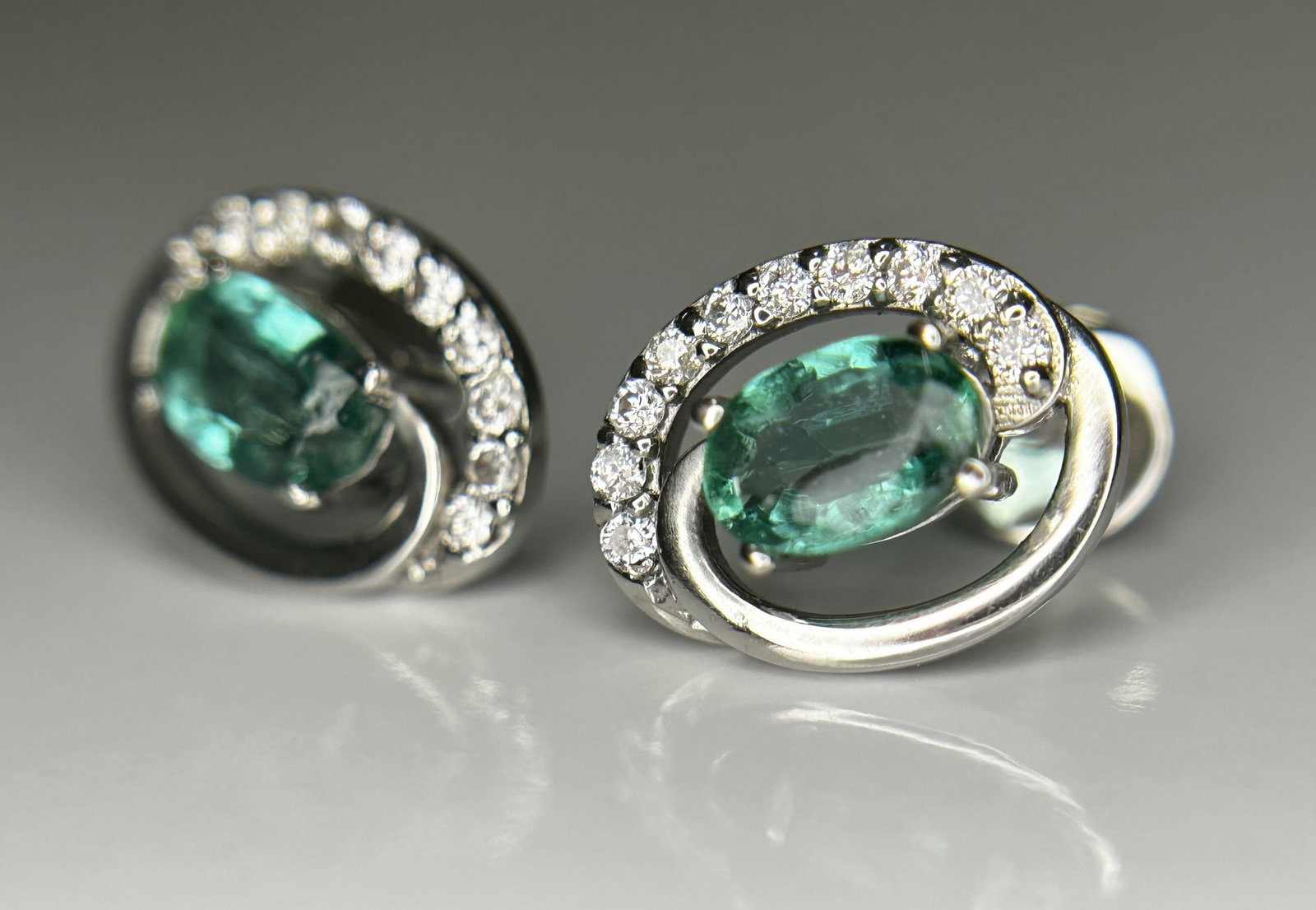 Beautiful 0.93ct Natural Emerald, Diamond Halo Set Stud Earrings In Platinum 950 - 6