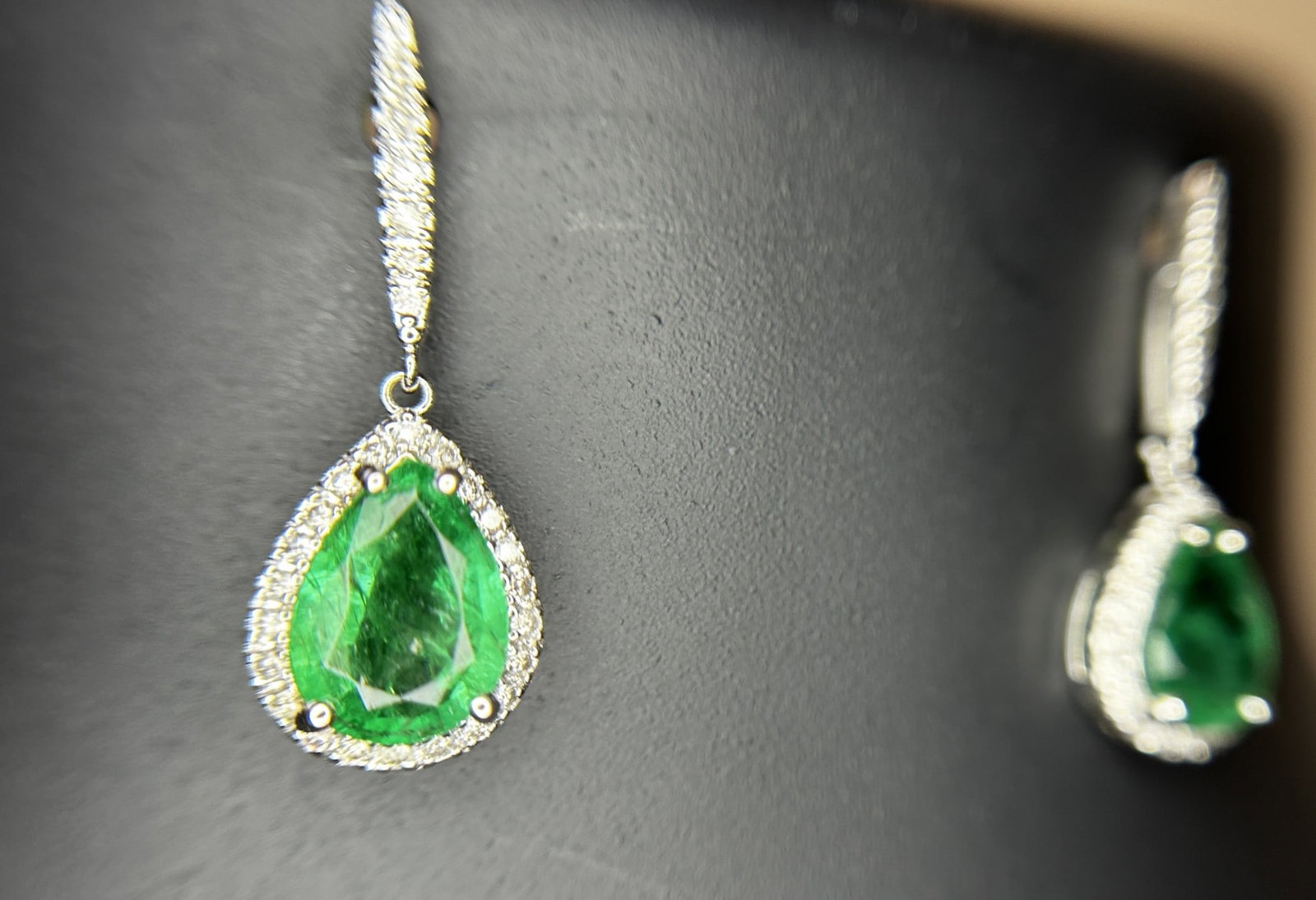 Beautiful 3.21ct Natural Emerald Earrings With Natural Diamonds & 18k Gold - 6