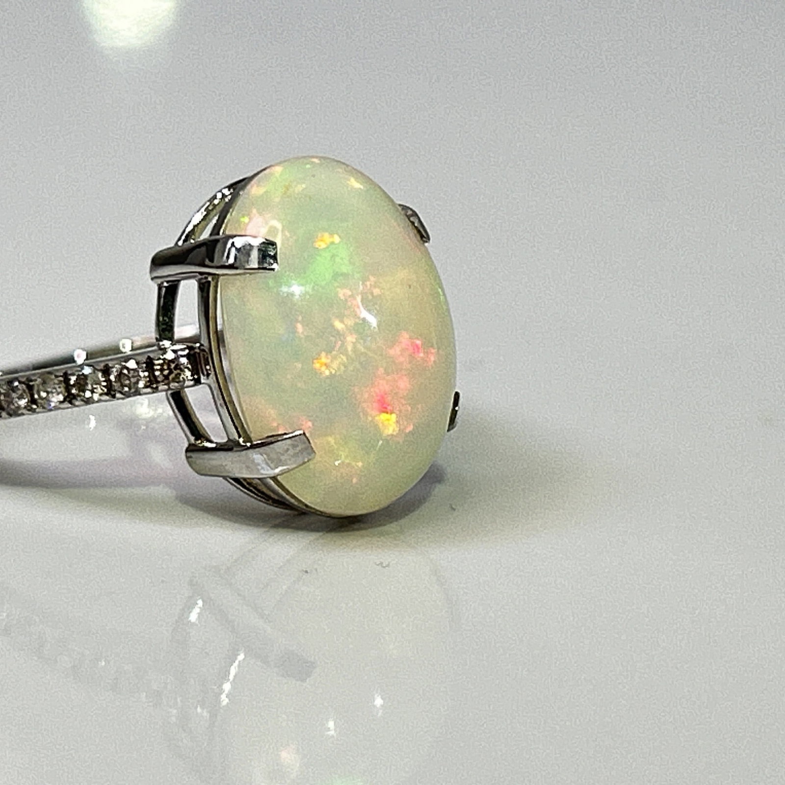 Beautiful Natural Opal 3.86 CT Ring With Natural Diamond and 18k Gold - 5